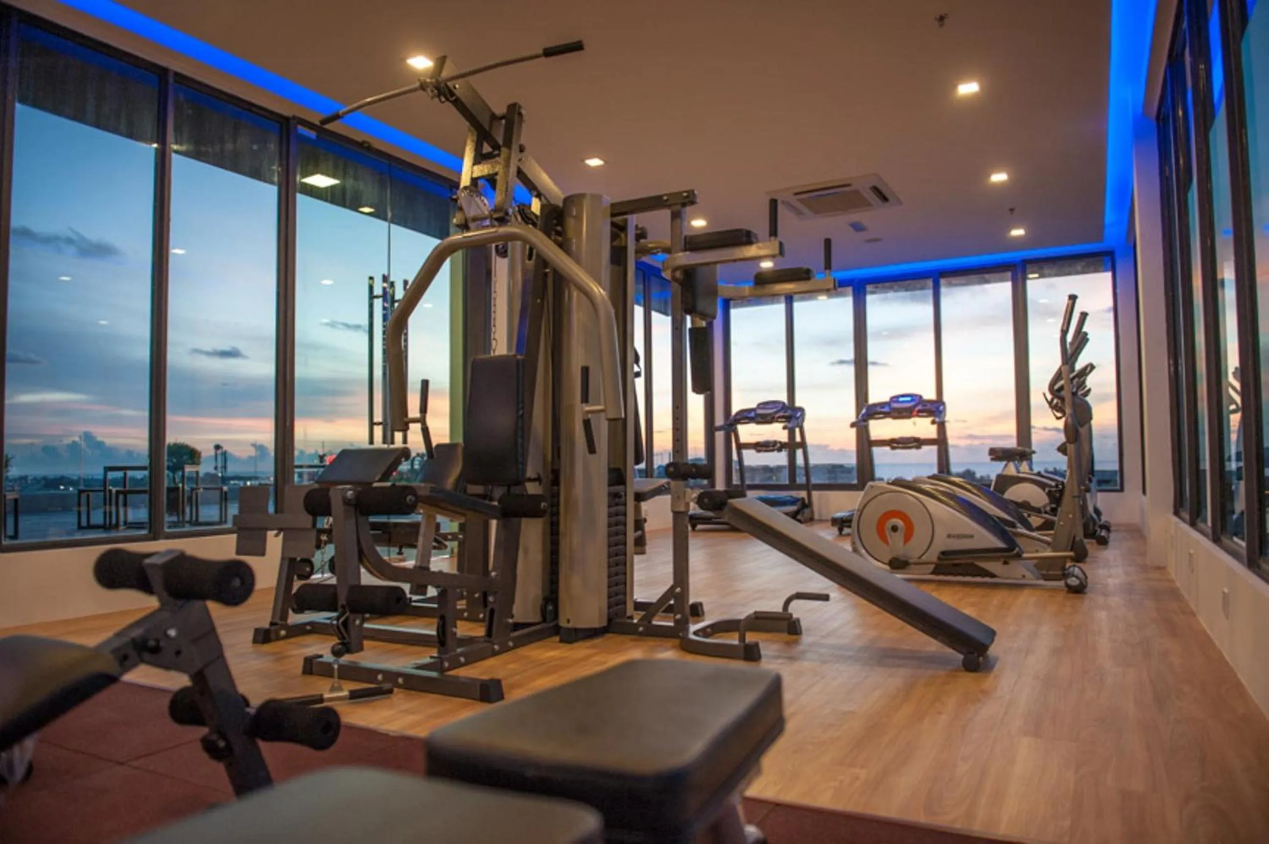 Fitness centre/facilities in Sky Hotel