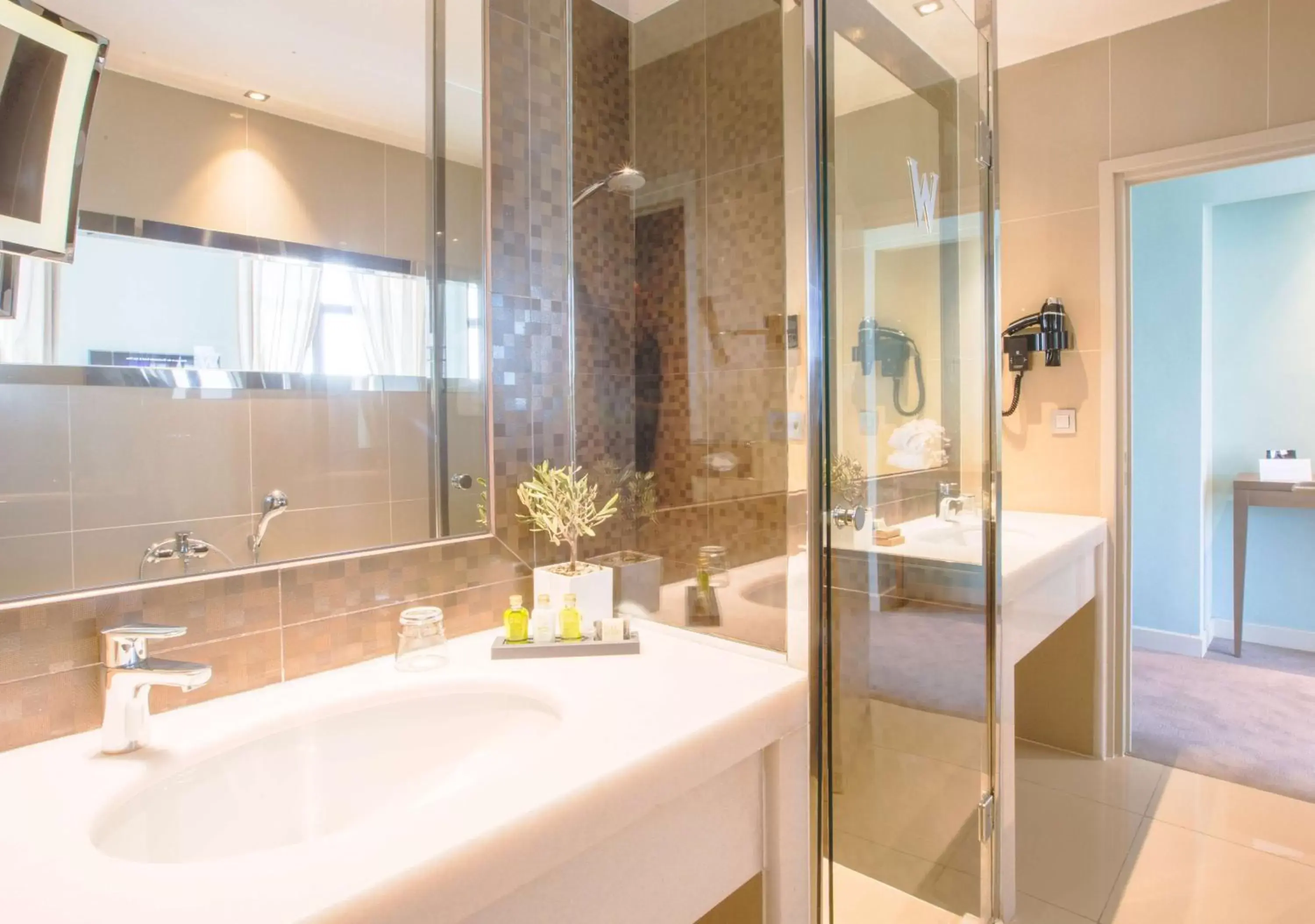 Photo of the whole room, Bathroom in Westminster Hotel & Spa Nice