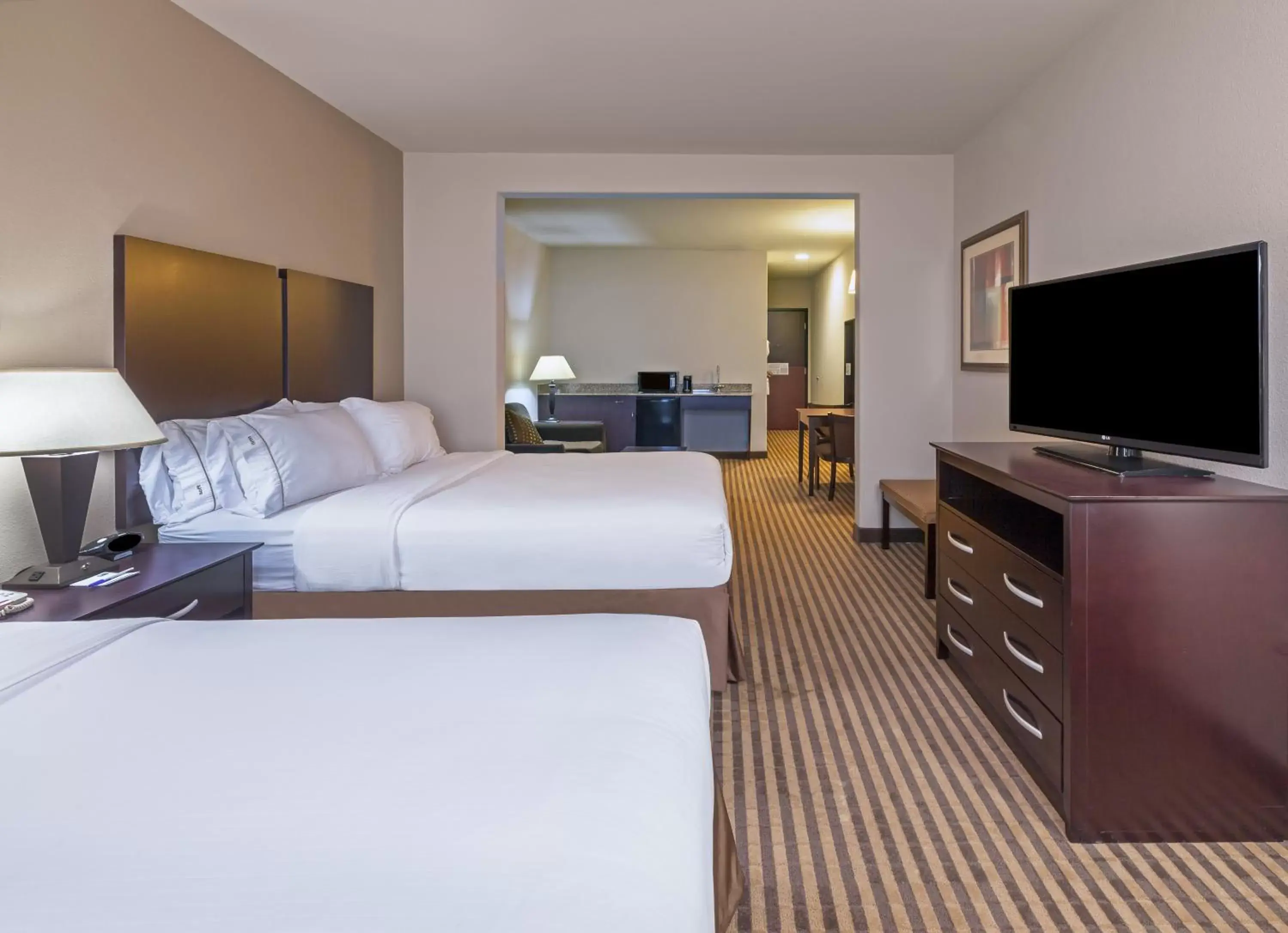 Bedroom, TV/Entertainment Center in Holiday Inn Express & Suites Brady, an IHG Hotel