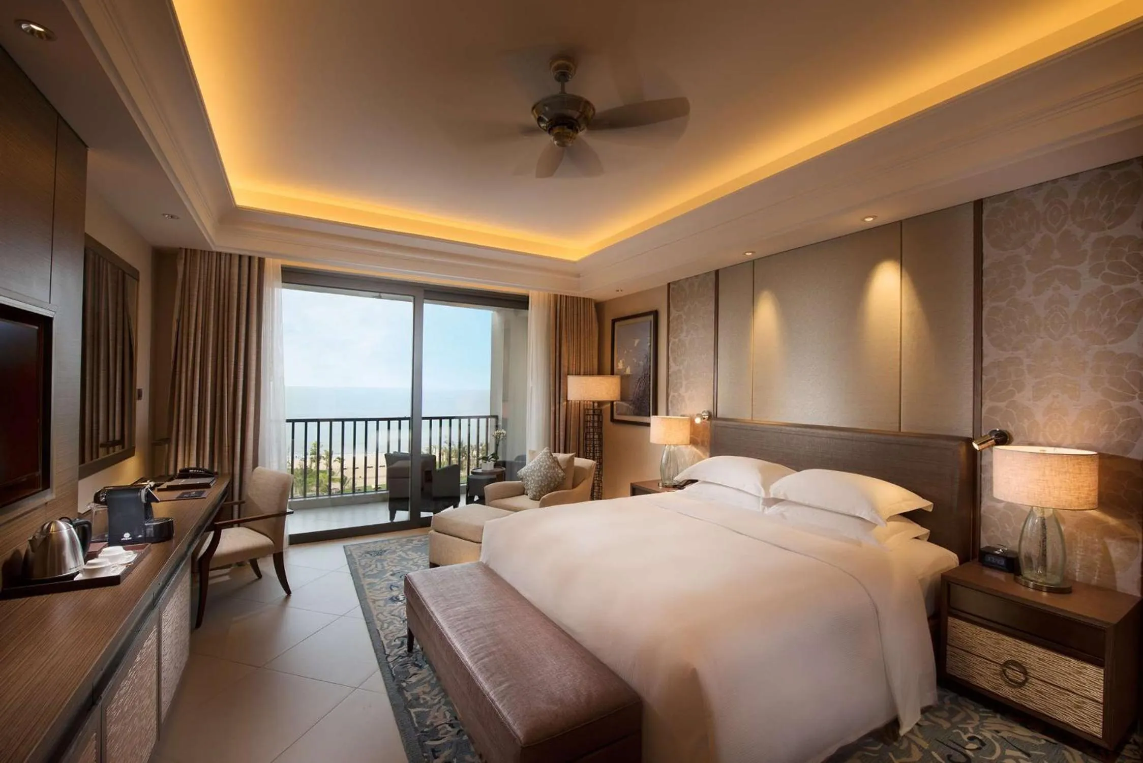 Bed in Hilton Haikou Meilan - Beachfront Hotel