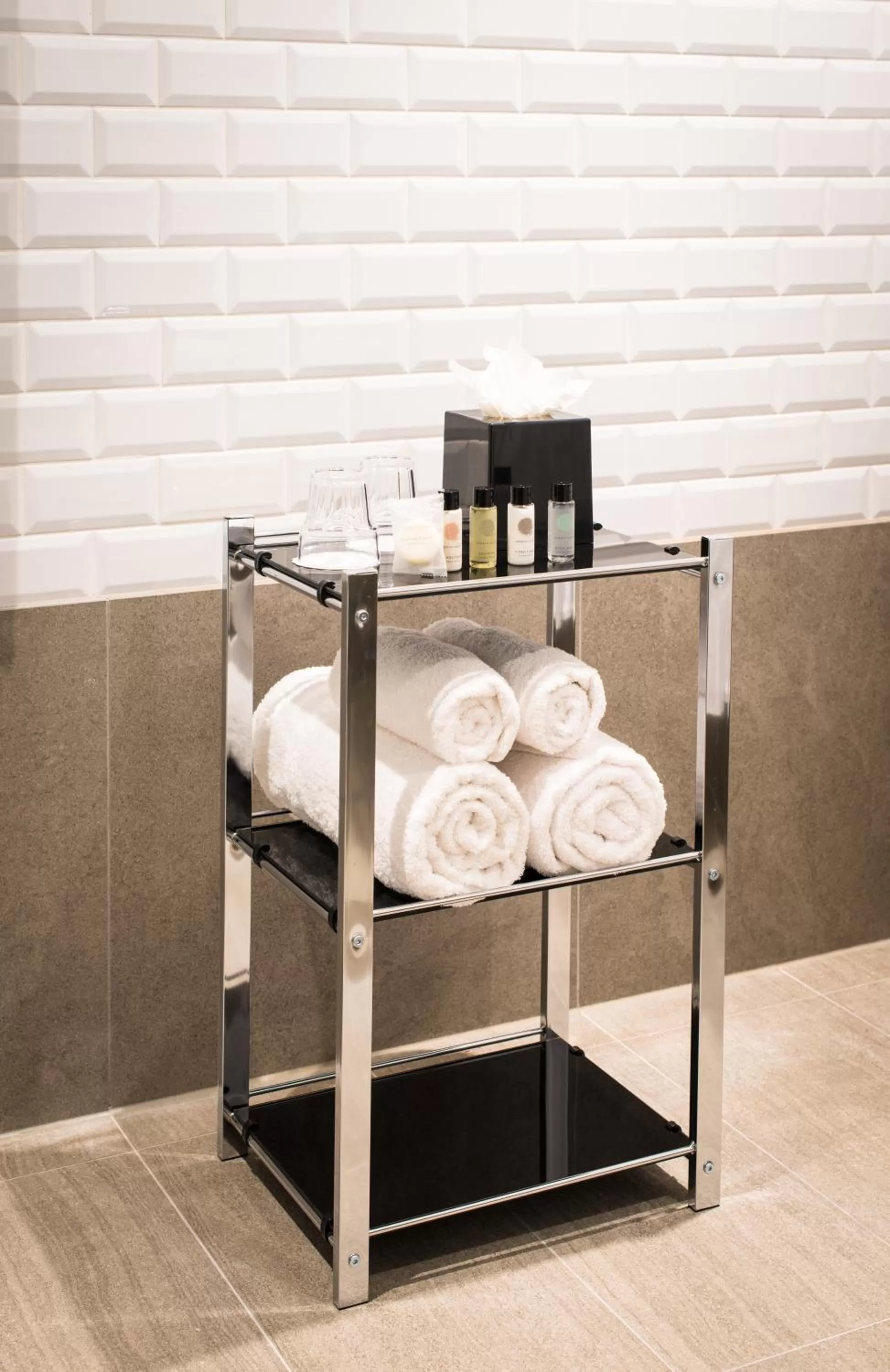 Bathroom in Aerotel London Heathrow Airport, Terminal 2 & Terminal 3