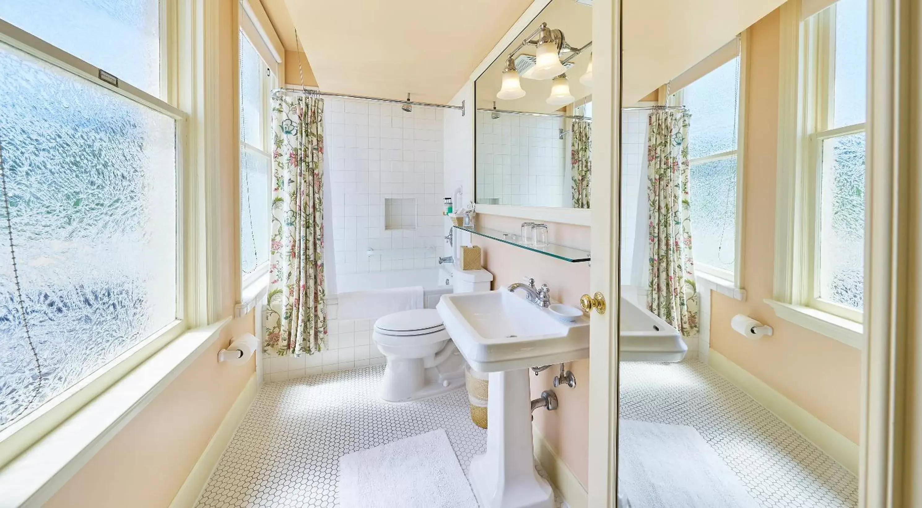 Bathroom in Ashland Springs Hotel