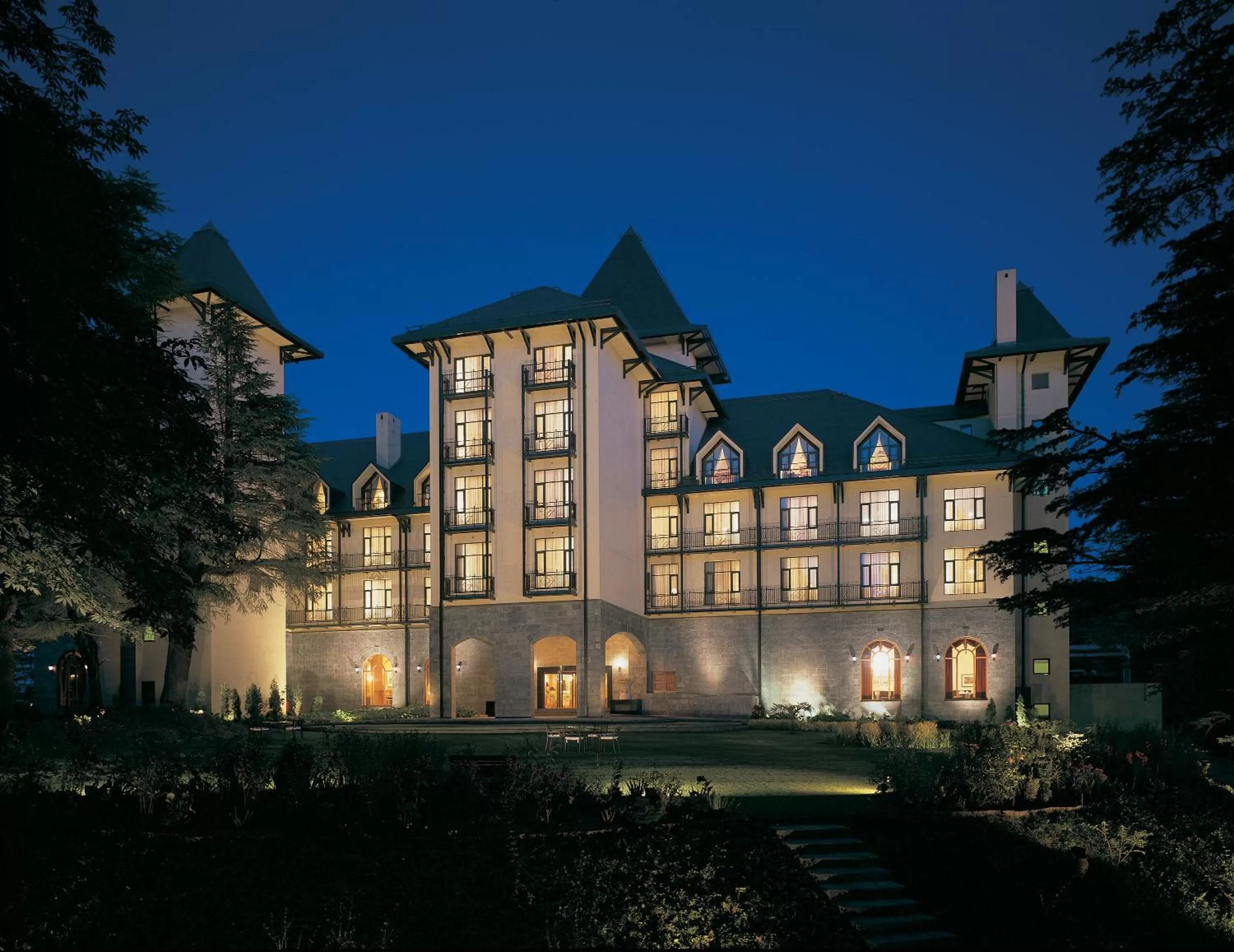 Night in Wildflower Hall, An Oberoi Resort, Shimla