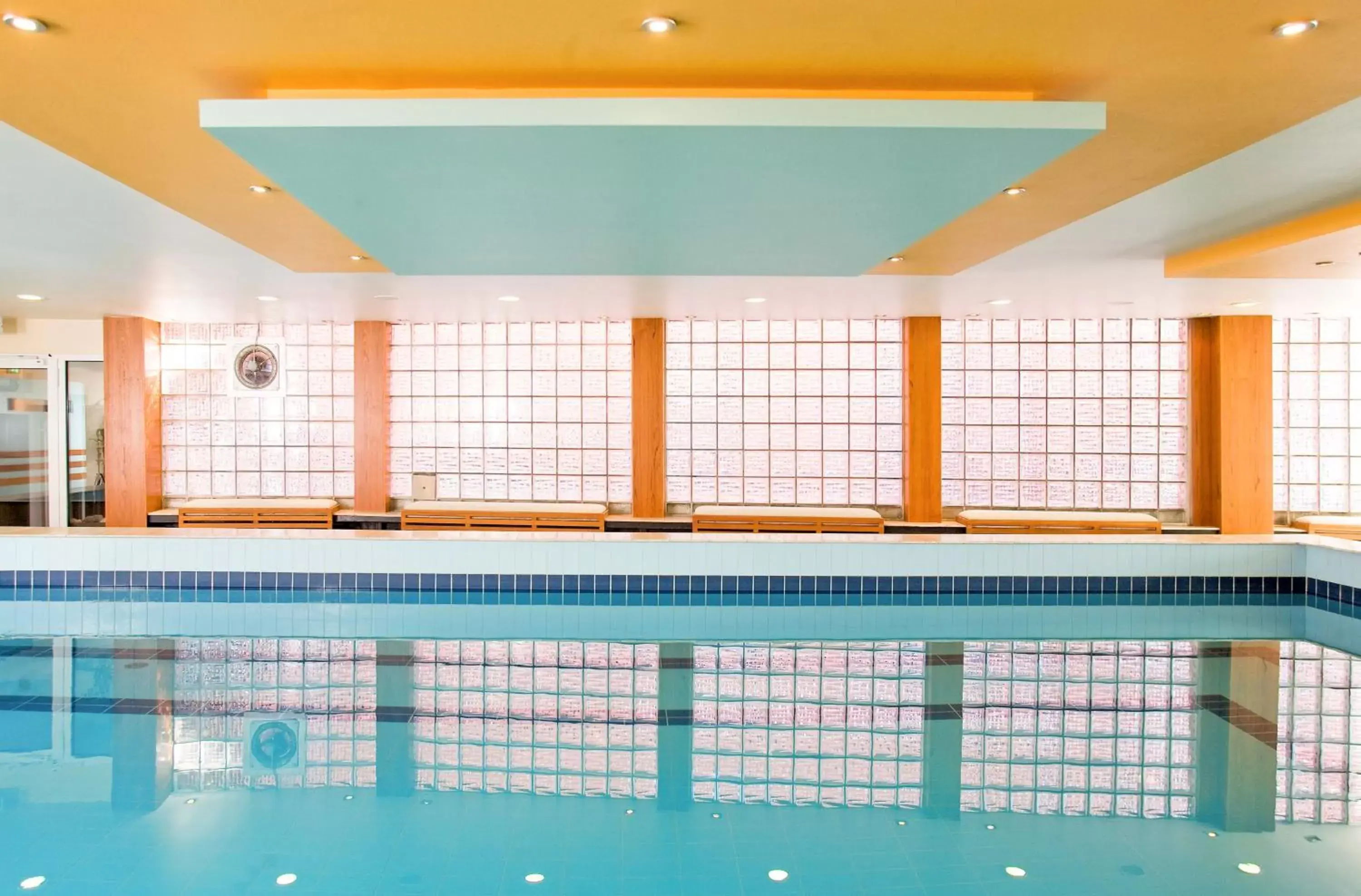 Swimming Pool in Hotel Lyskirchen