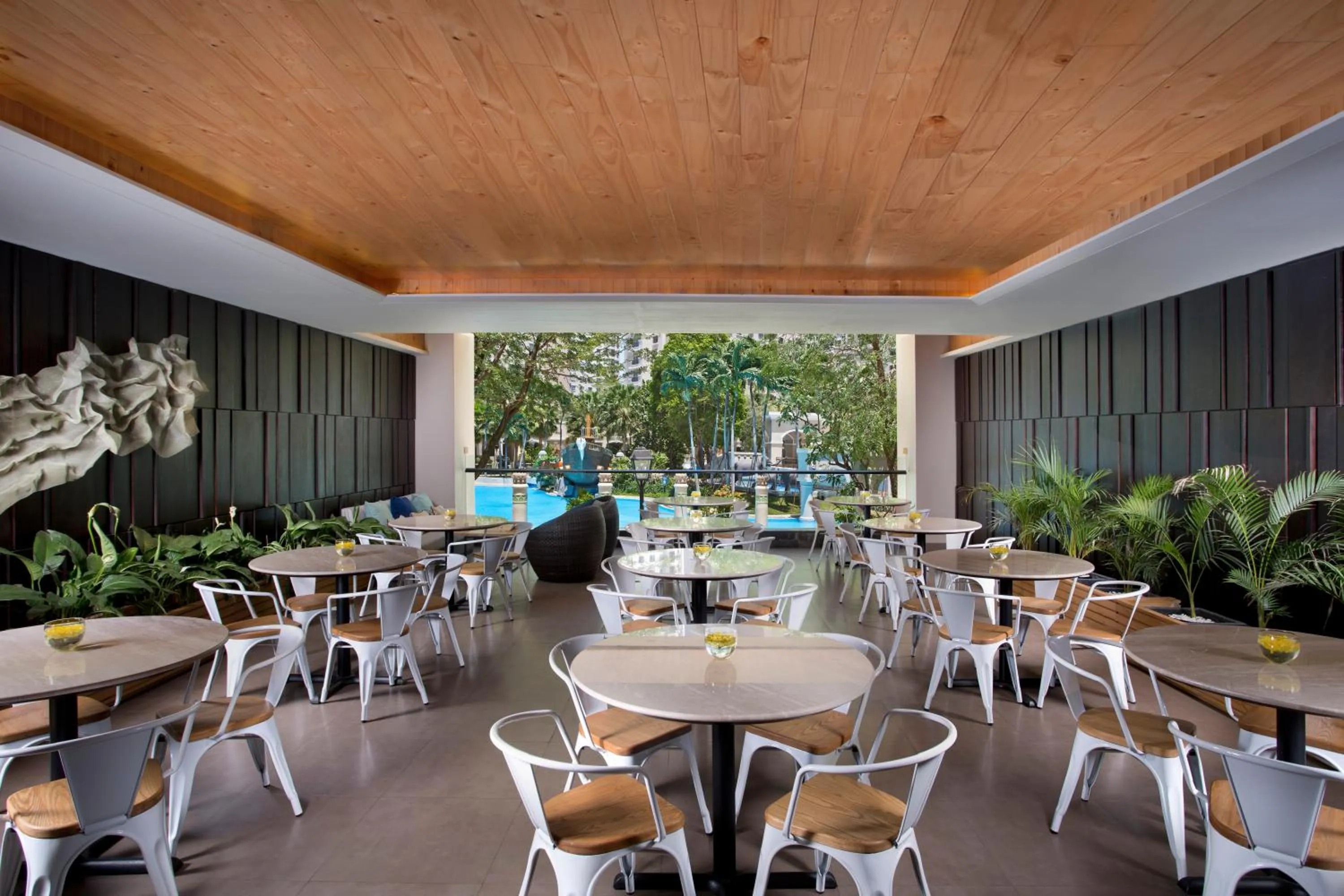 Restaurant/places to eat in Ascott Waterplace Surabaya