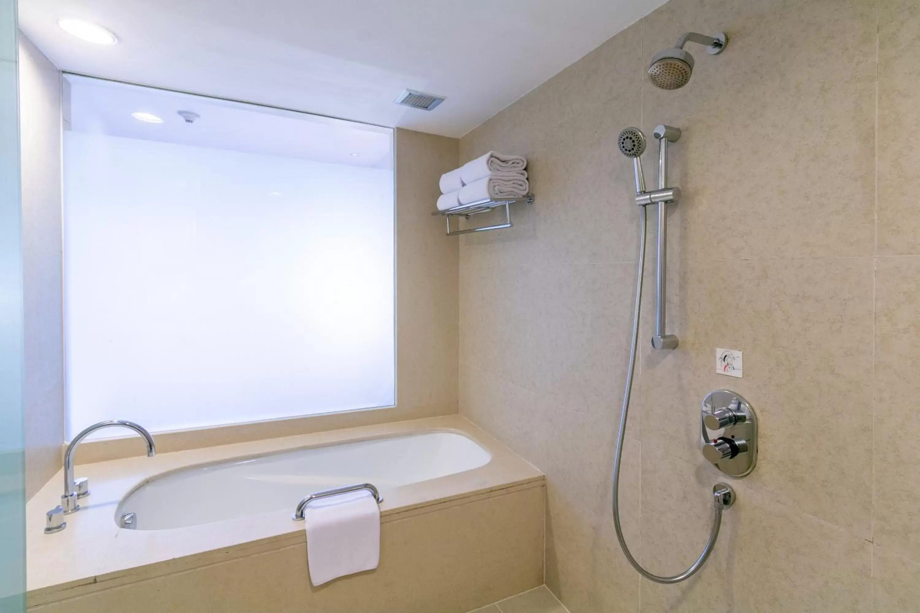 Bath, Bathroom in Holiday Inn Resort Baruna Bali, an IHG Hotel - CHSE Certified