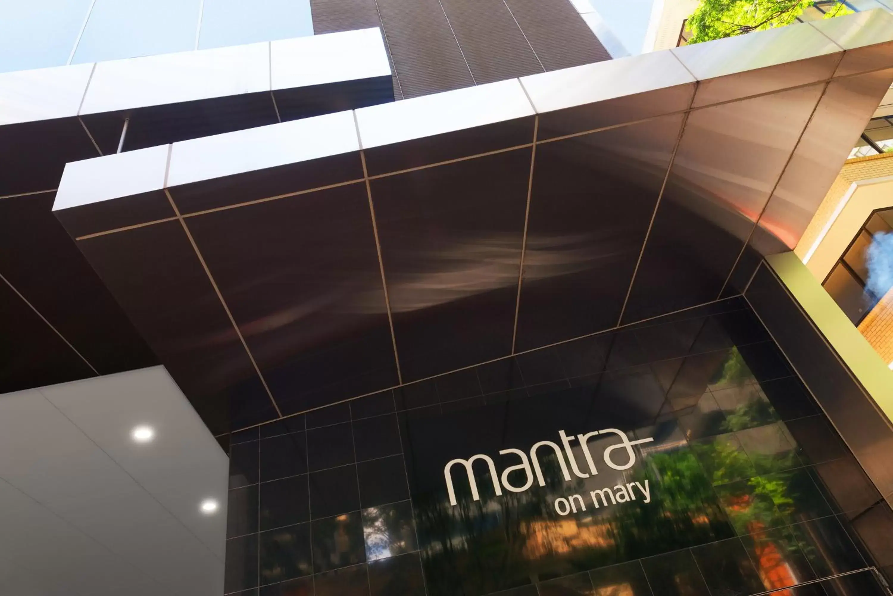 Facade/entrance in Mantra on Mary