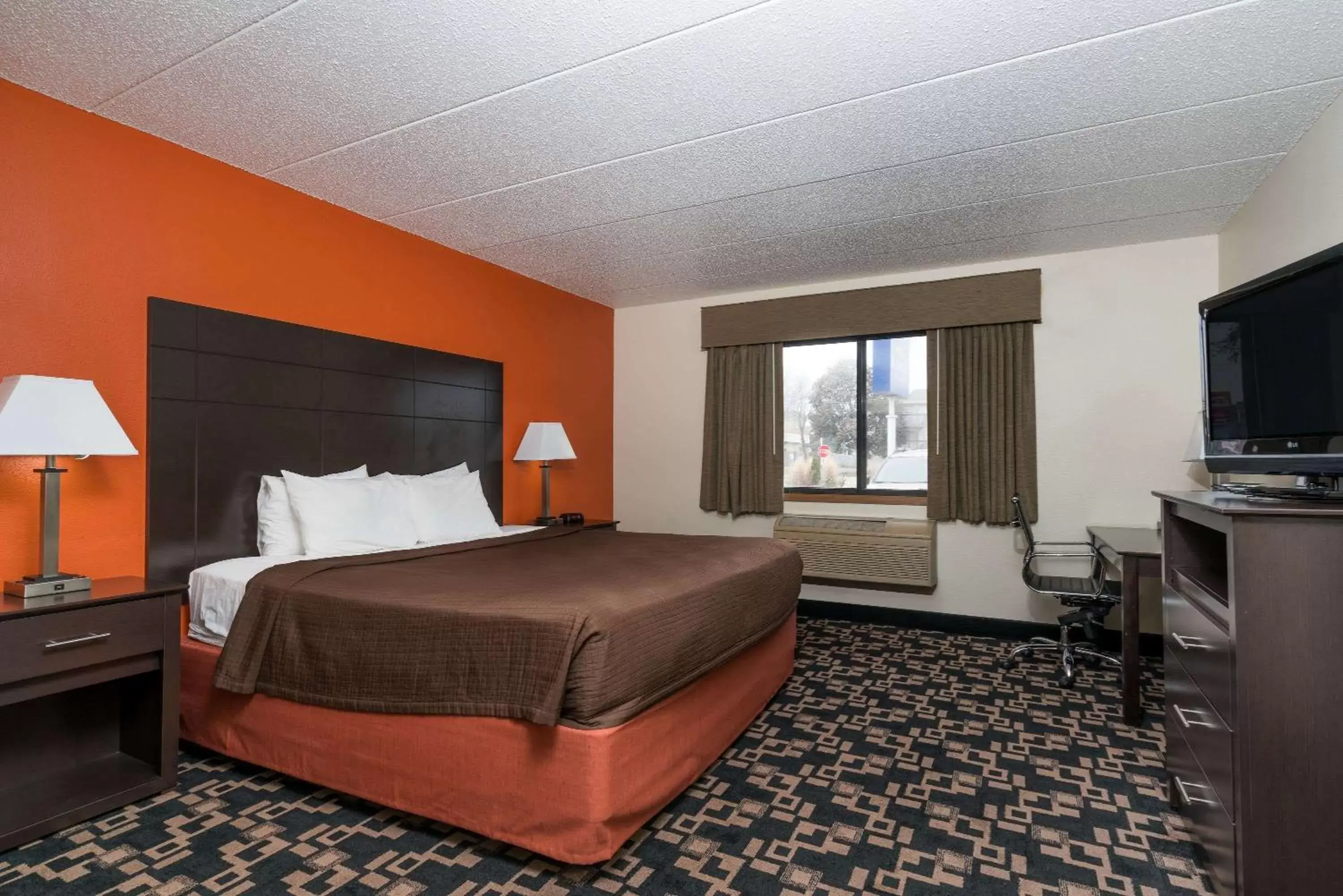 Photo of the whole room in Baymont by Wyndham Bloomington MSP Airport
