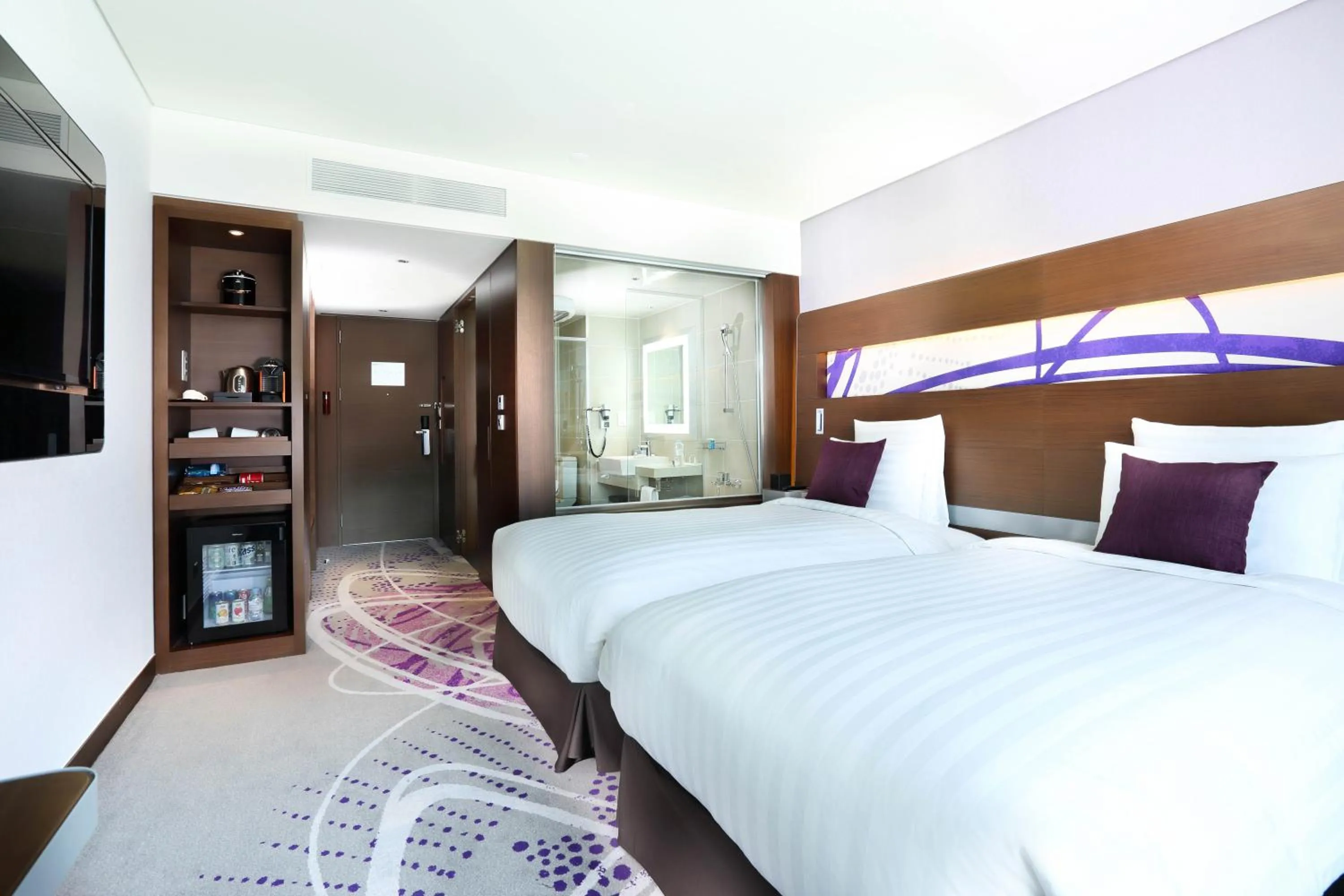 Photo of the whole room, Bed in Novotel Ambassador Suwon