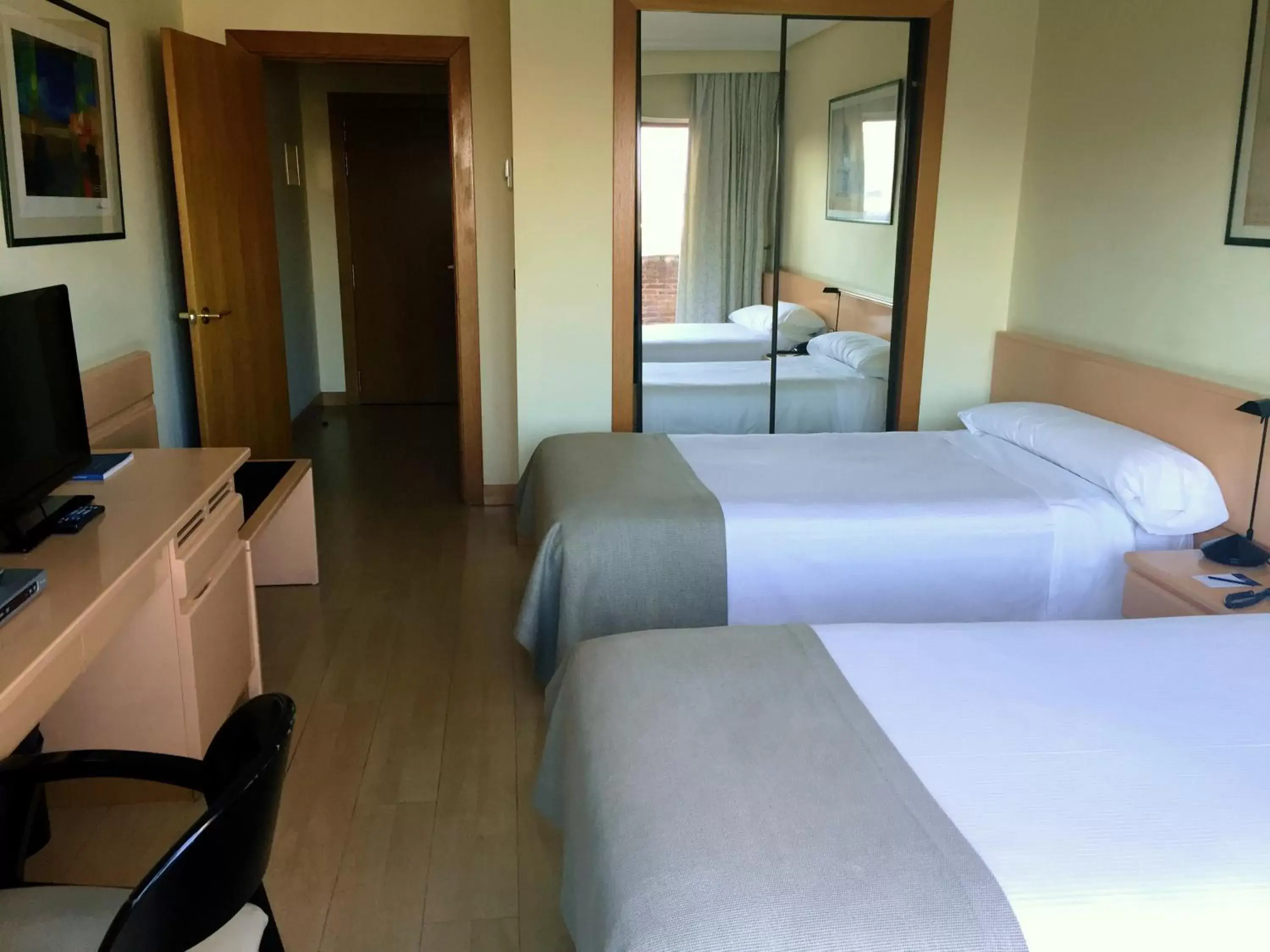 Photo of the whole room, Bed in Parquesur