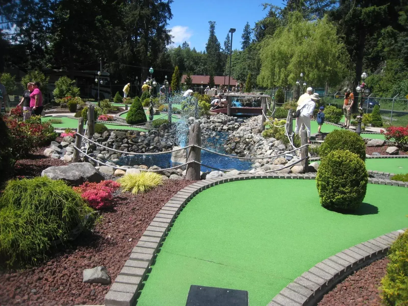 Minigolf, Swimming Pool in Riverside Resort