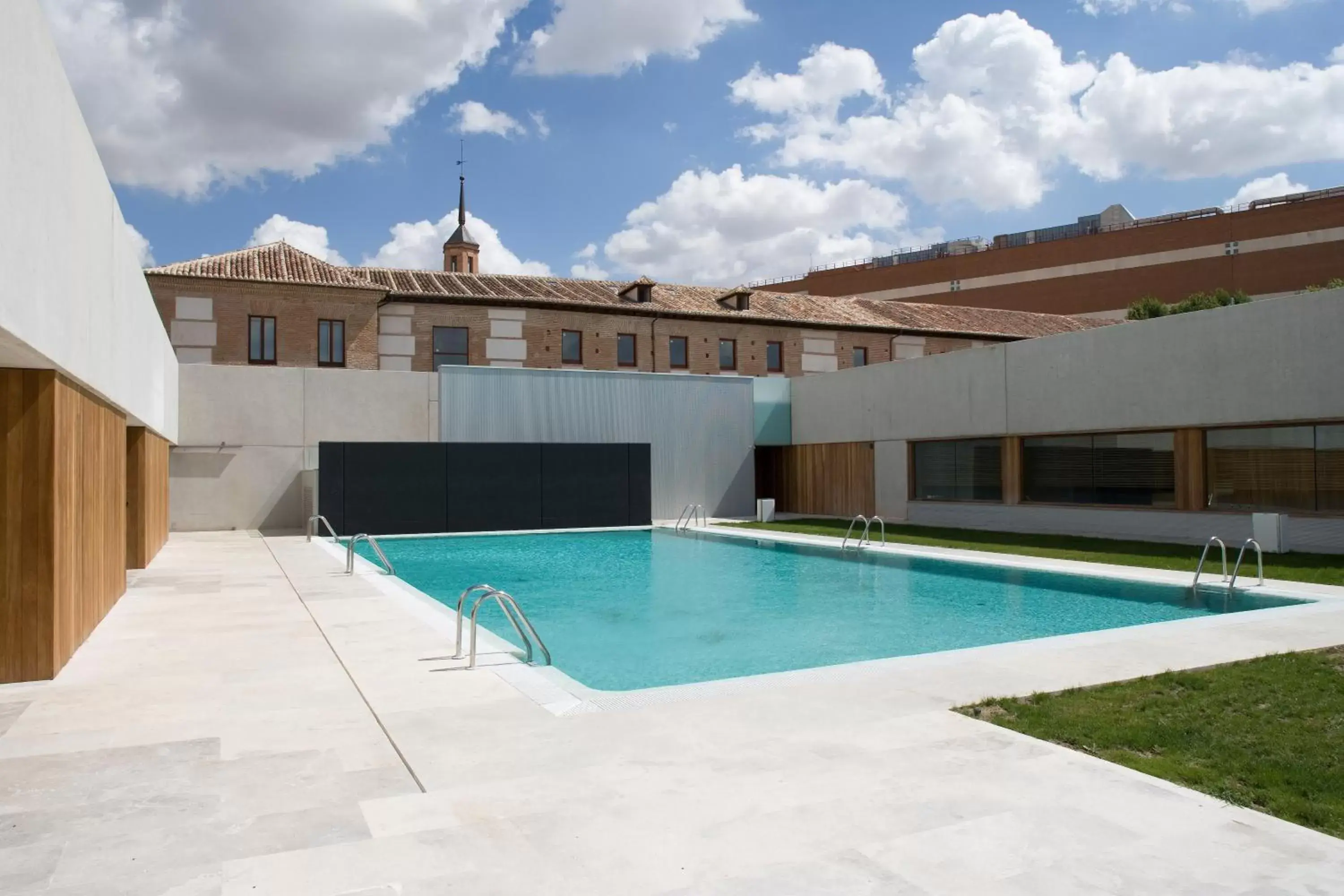 Swimming Pool in Parador de Alcalá de Henares