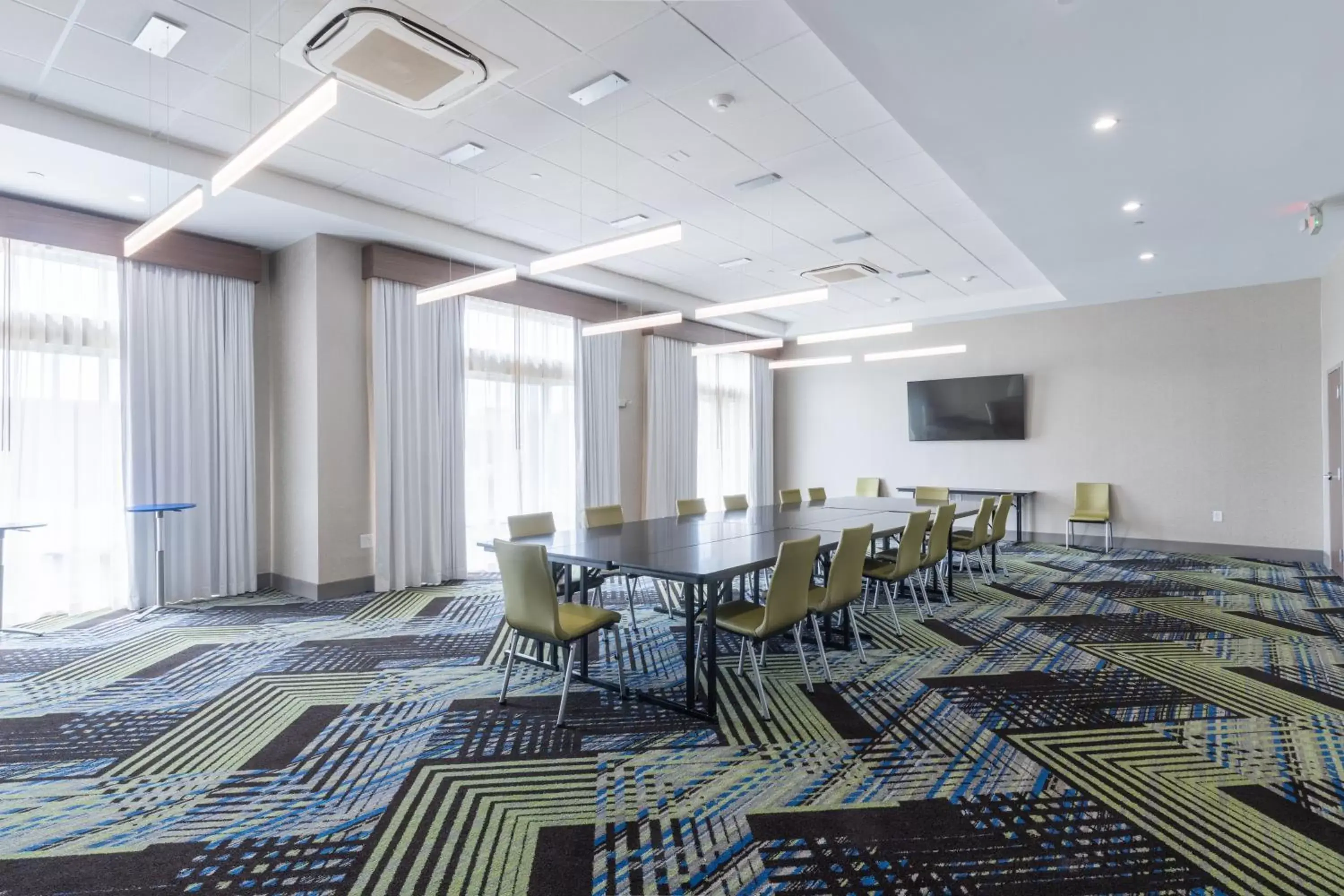 Meeting/conference room in Holiday Inn Express & Suites Columbia Downtown The Vista, an IHG Hotel