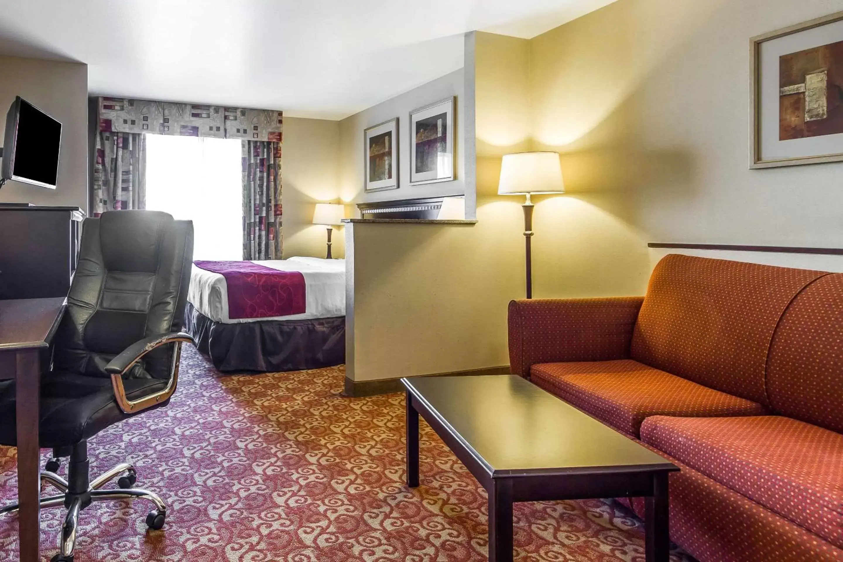 Photo of the whole room, Seating Area in Comfort Suites Vacaville - Napa Valley