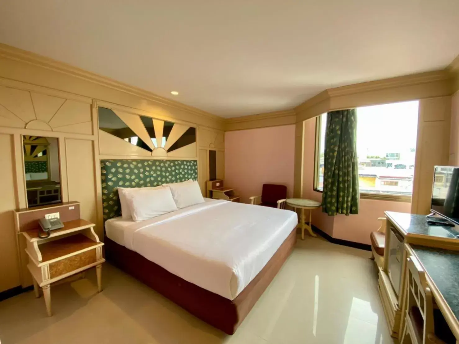 Bed in AA Hotel Pattaya