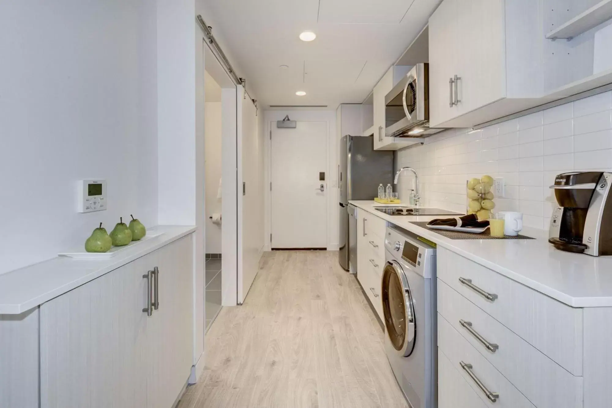 Kitchen or kitchenette, Kitchen/Kitchenette in Placemakr Dupont Circle