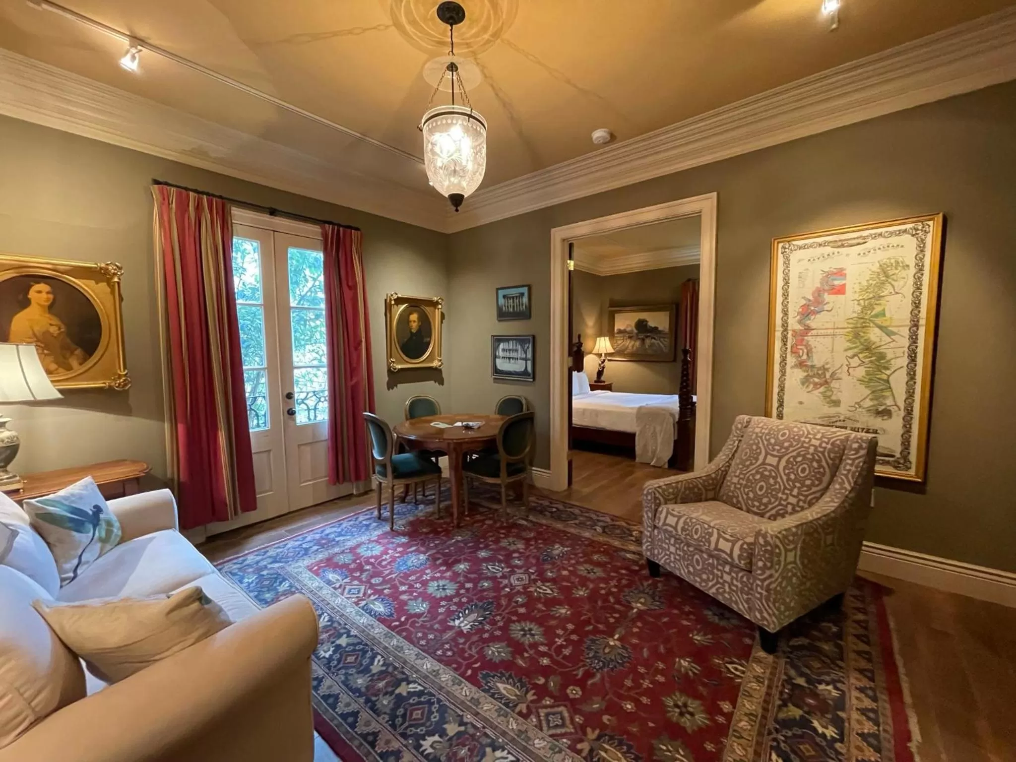 Living room, Bed in The Inn at Houmas House Estate