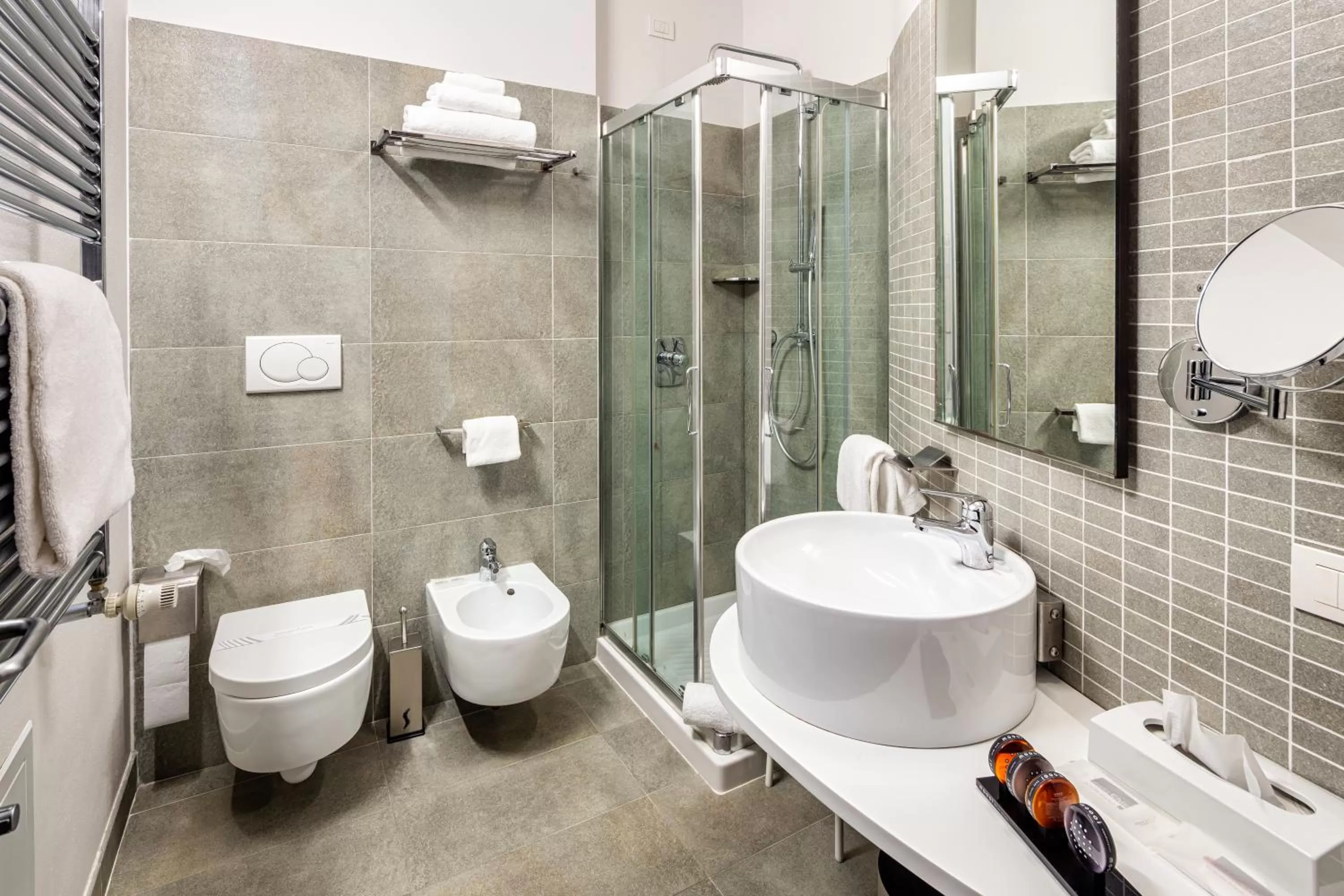 Bathroom in GHV Hotel