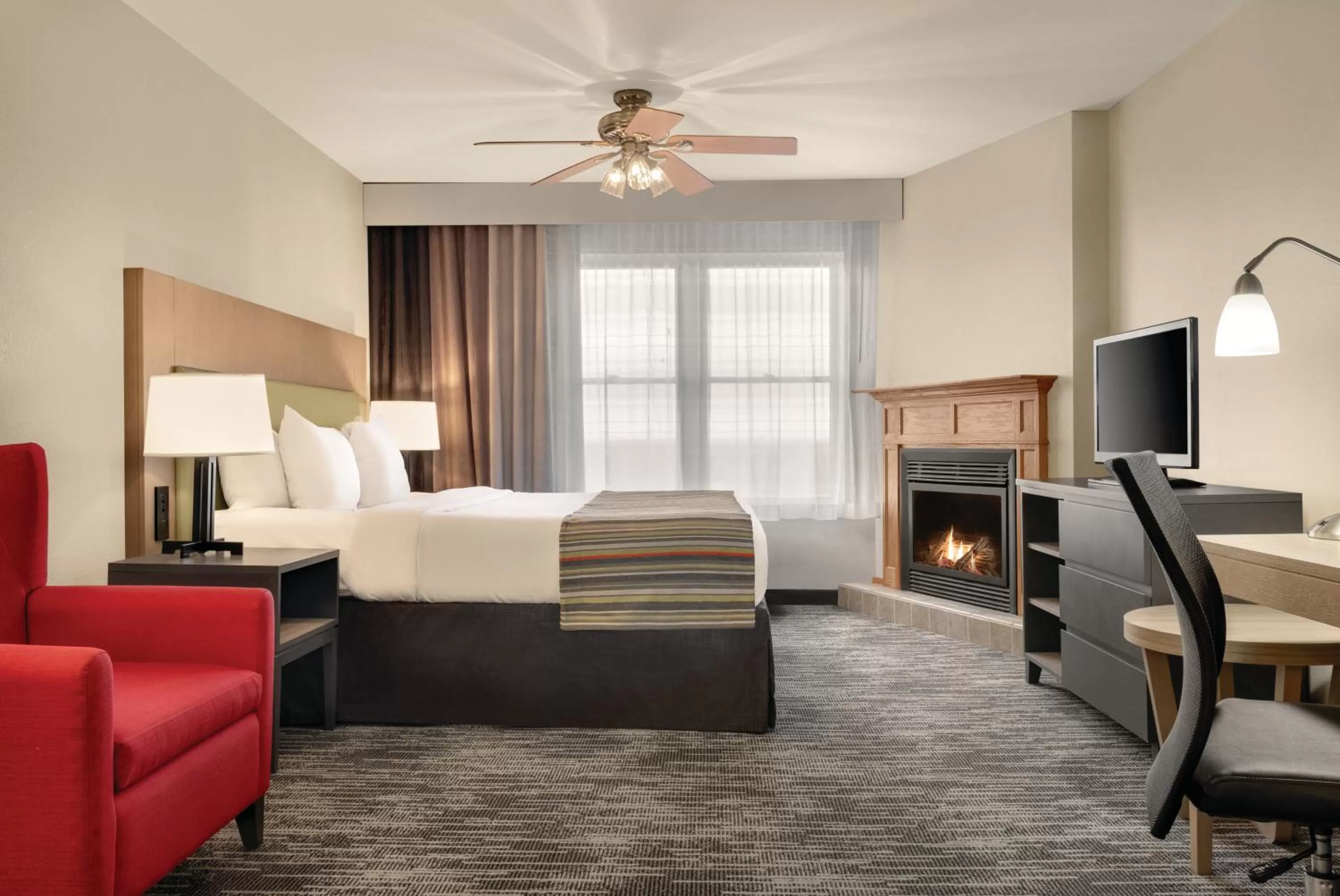 TV and multimedia, Bed in Country Inn & Suites by Radisson, Galena, IL