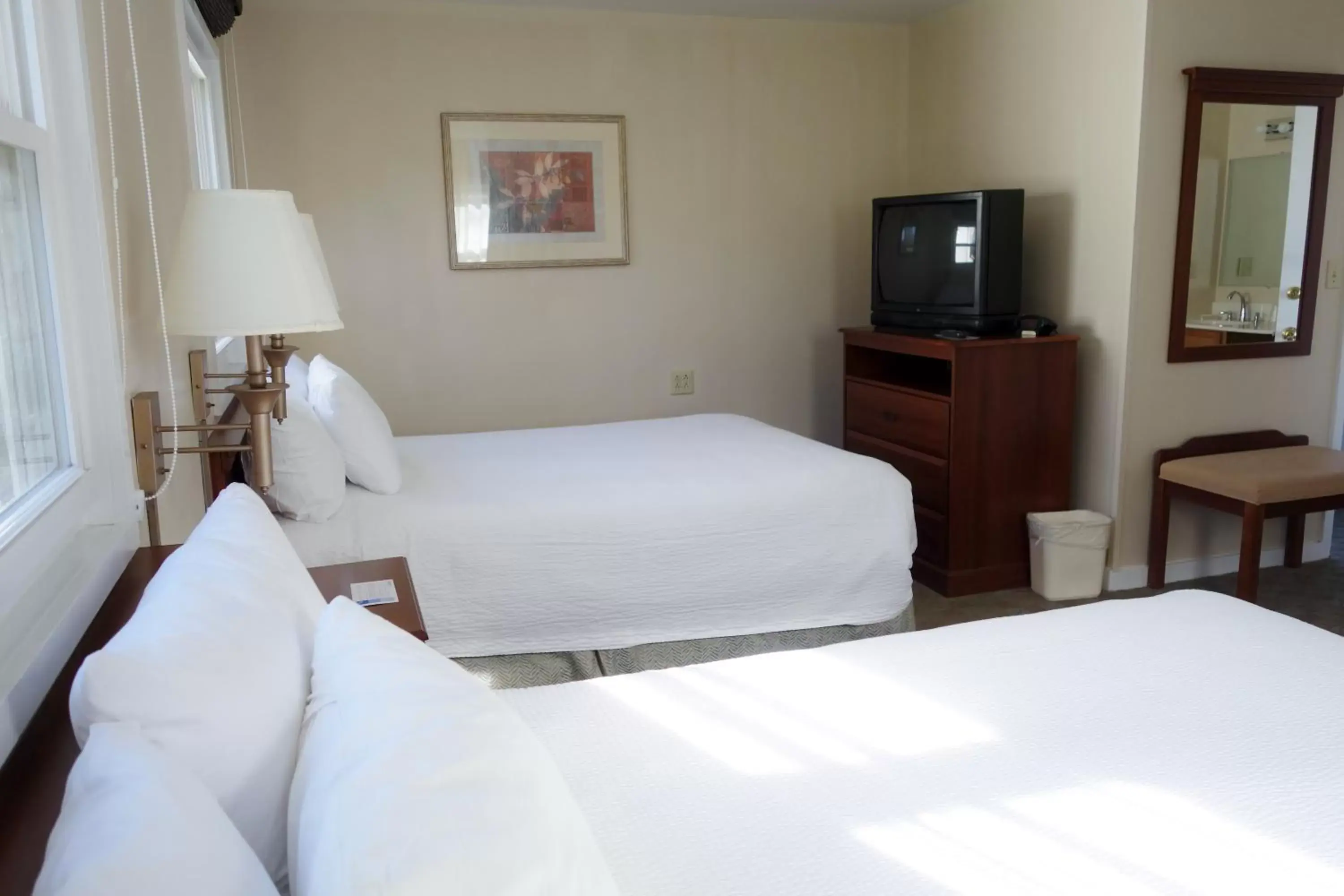 Queen Room with Two Queen Beds in Monument Mountain Motel