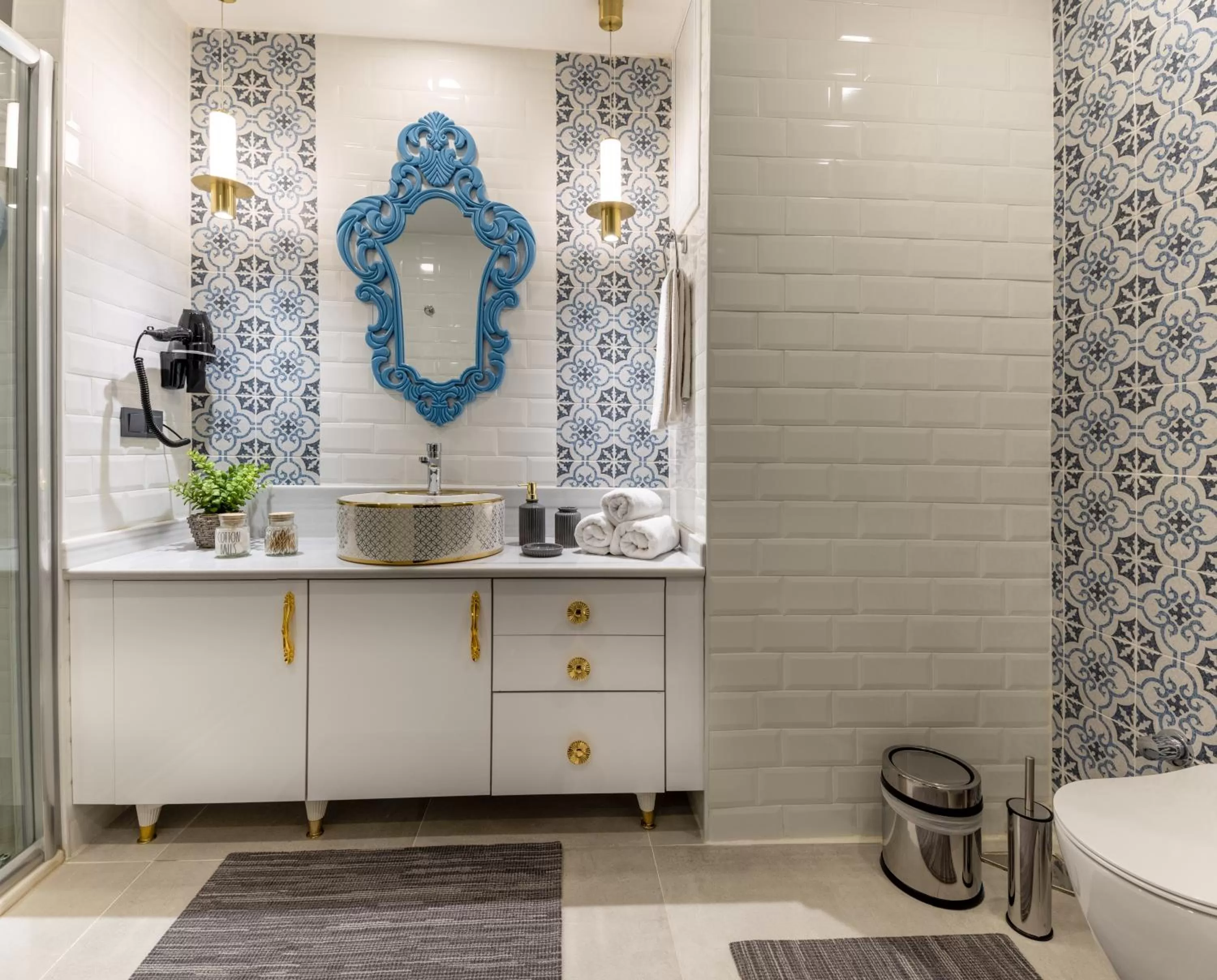 Shower in BayMari Suites City Life