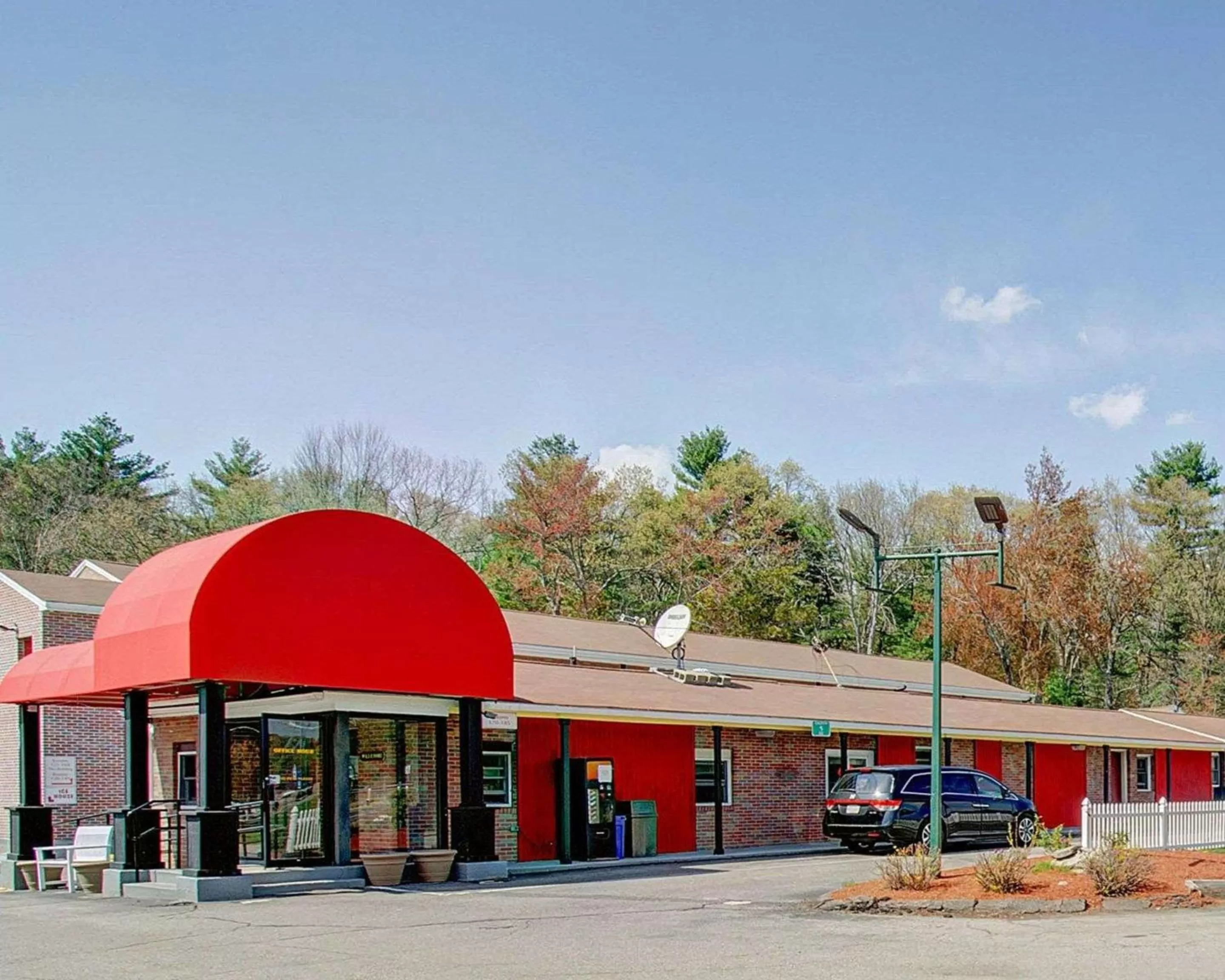 Property building in Econo Lodge Sharon - Foxborough