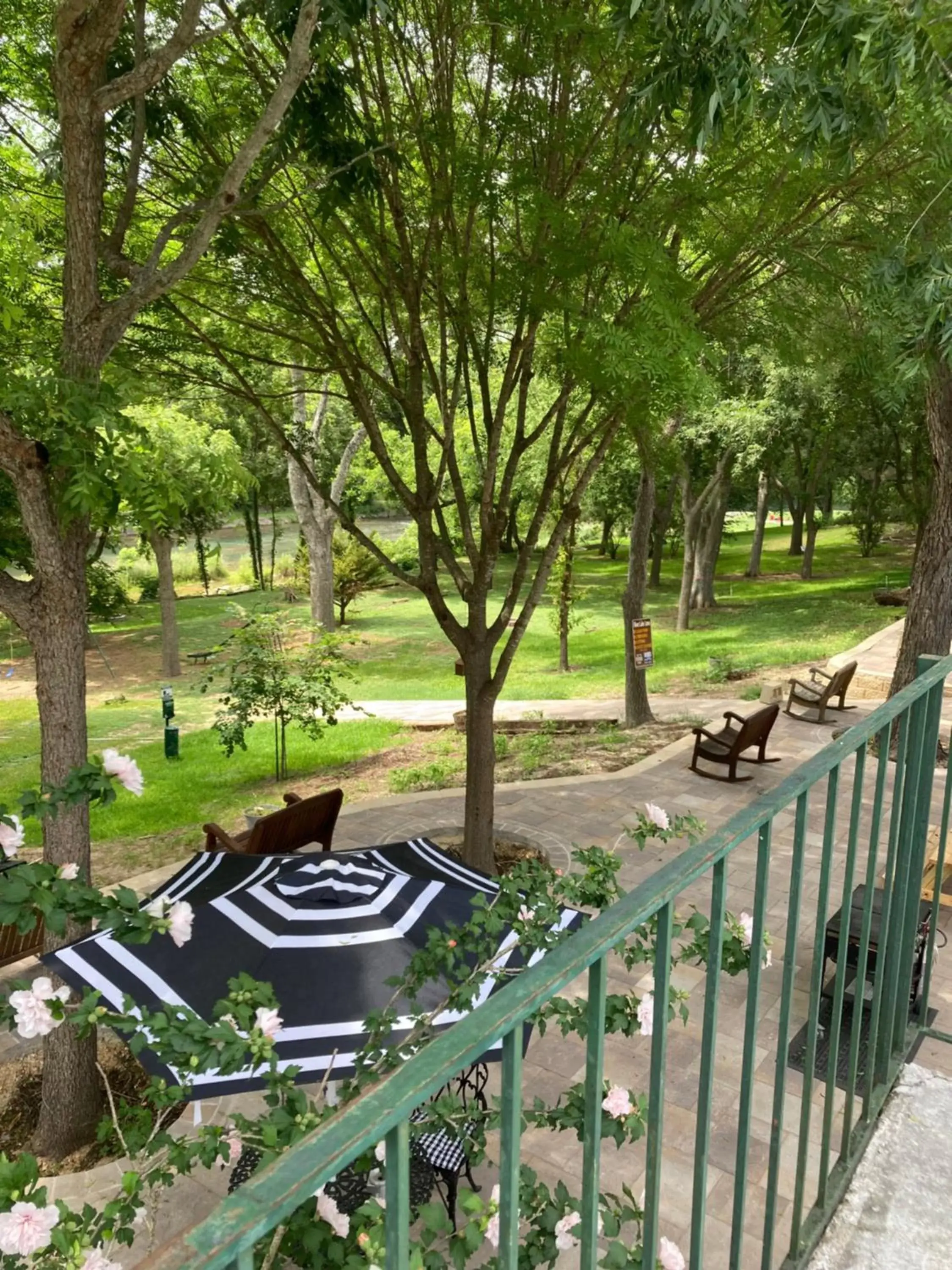 Patio in Horseshoe Riverside Lodge