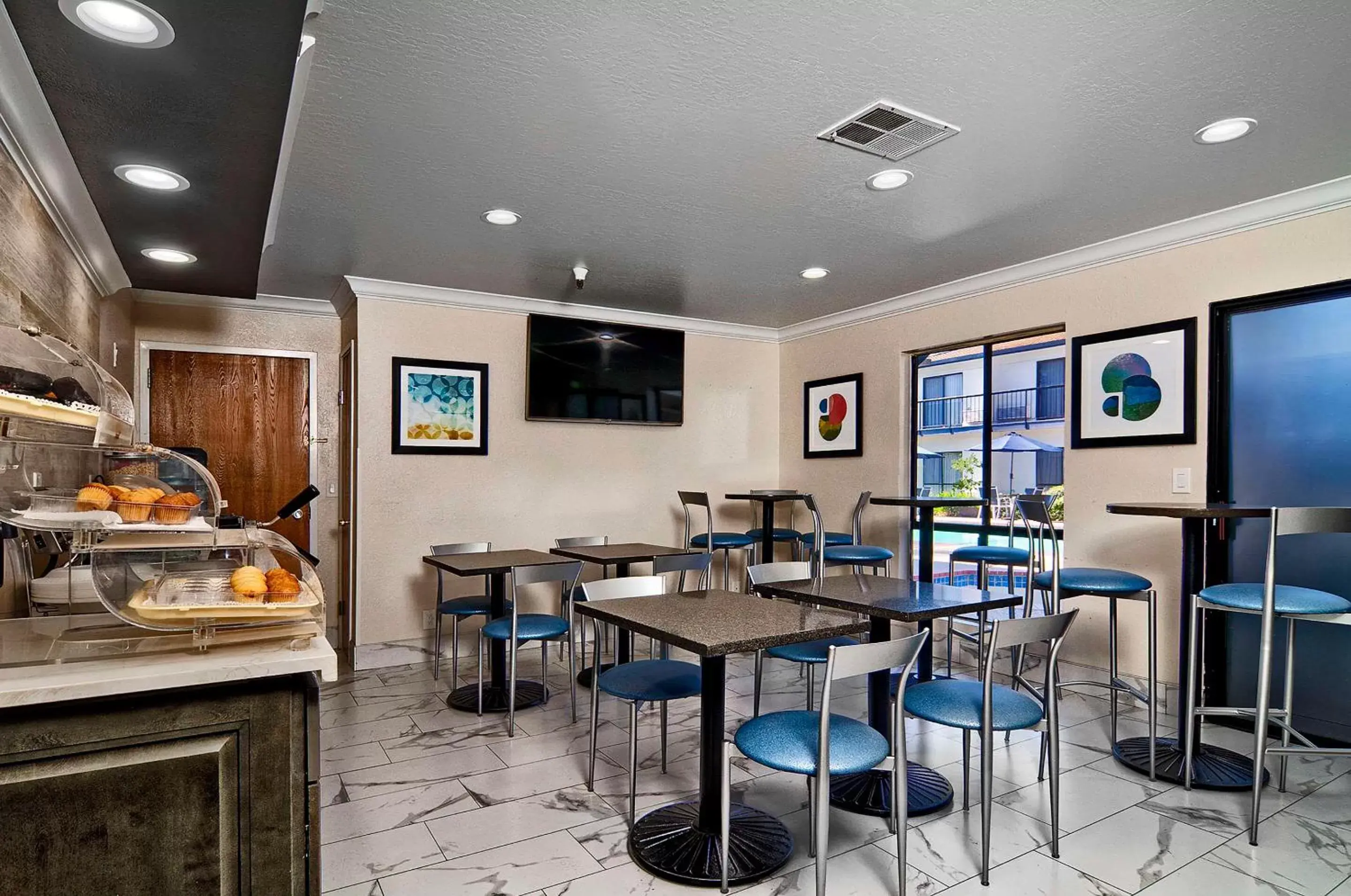 Breakfast, Restaurant/Places to Eat in Quality Inn & Suites South San Jose - Morgan Hill