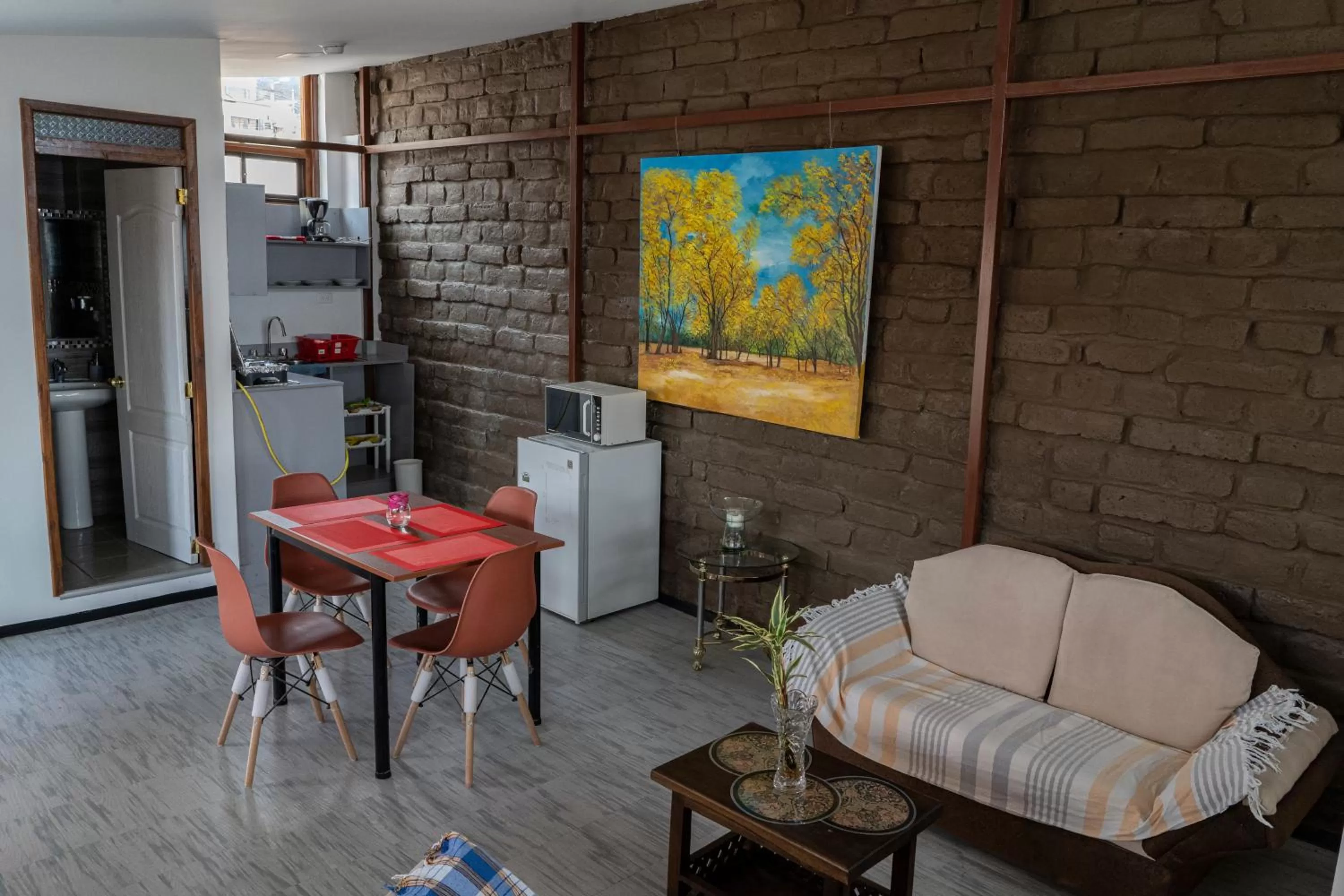 Kitchen or kitchenette in Blue Door Housing Historic Quito