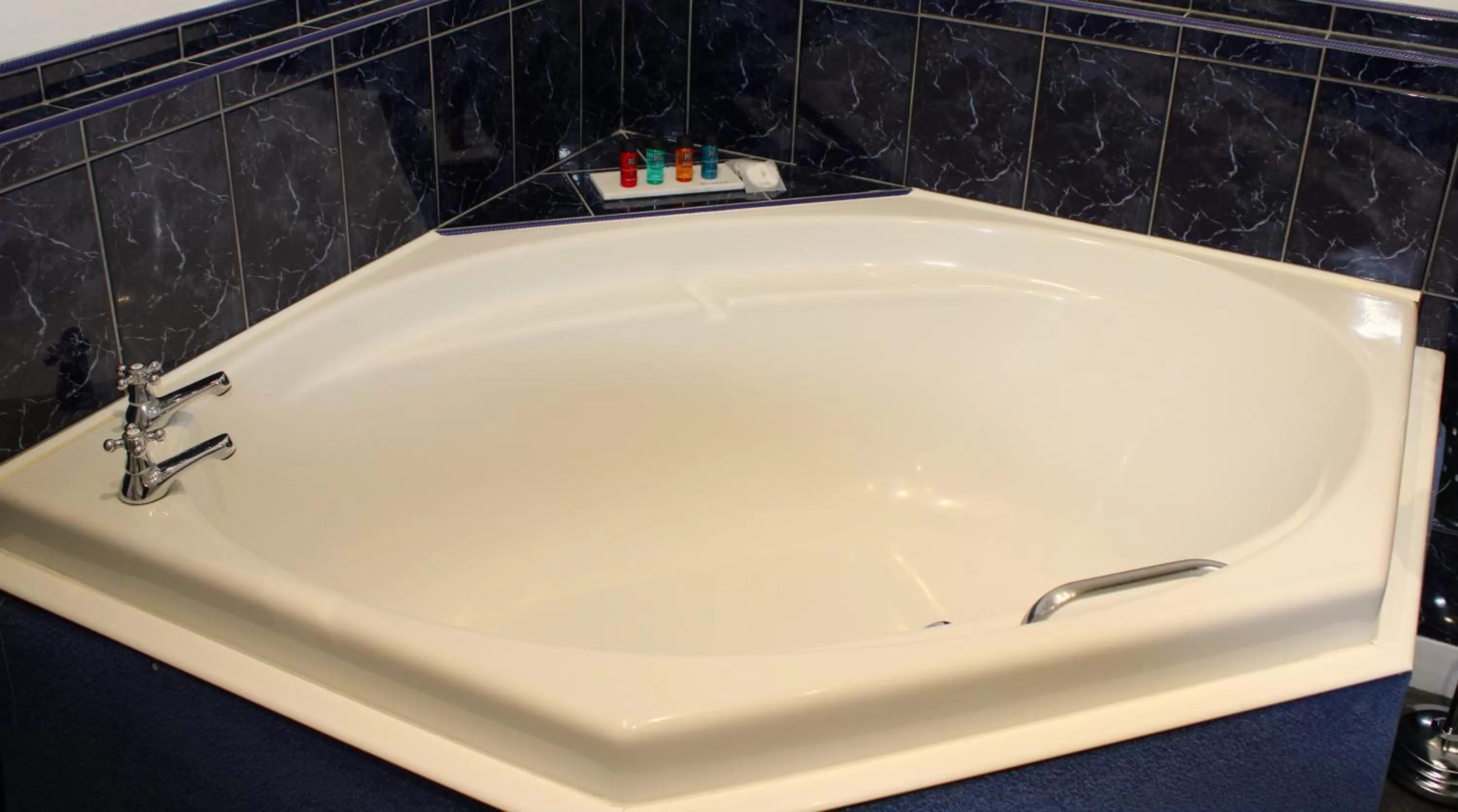 Bathroom in Falls of Lora Hotel