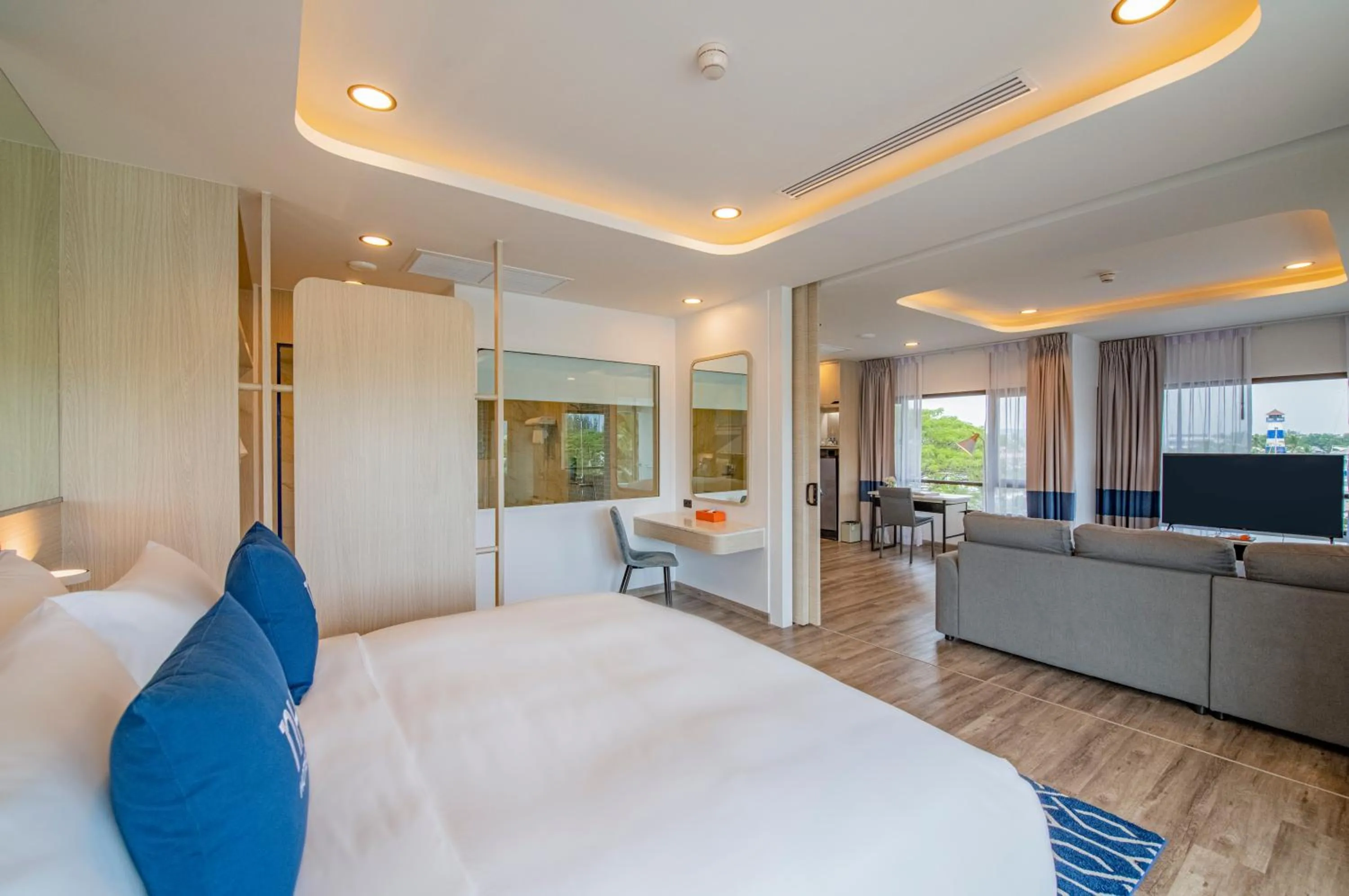 Photo of the whole room, Bed in NH Boat Lagoon Phuket Resort
