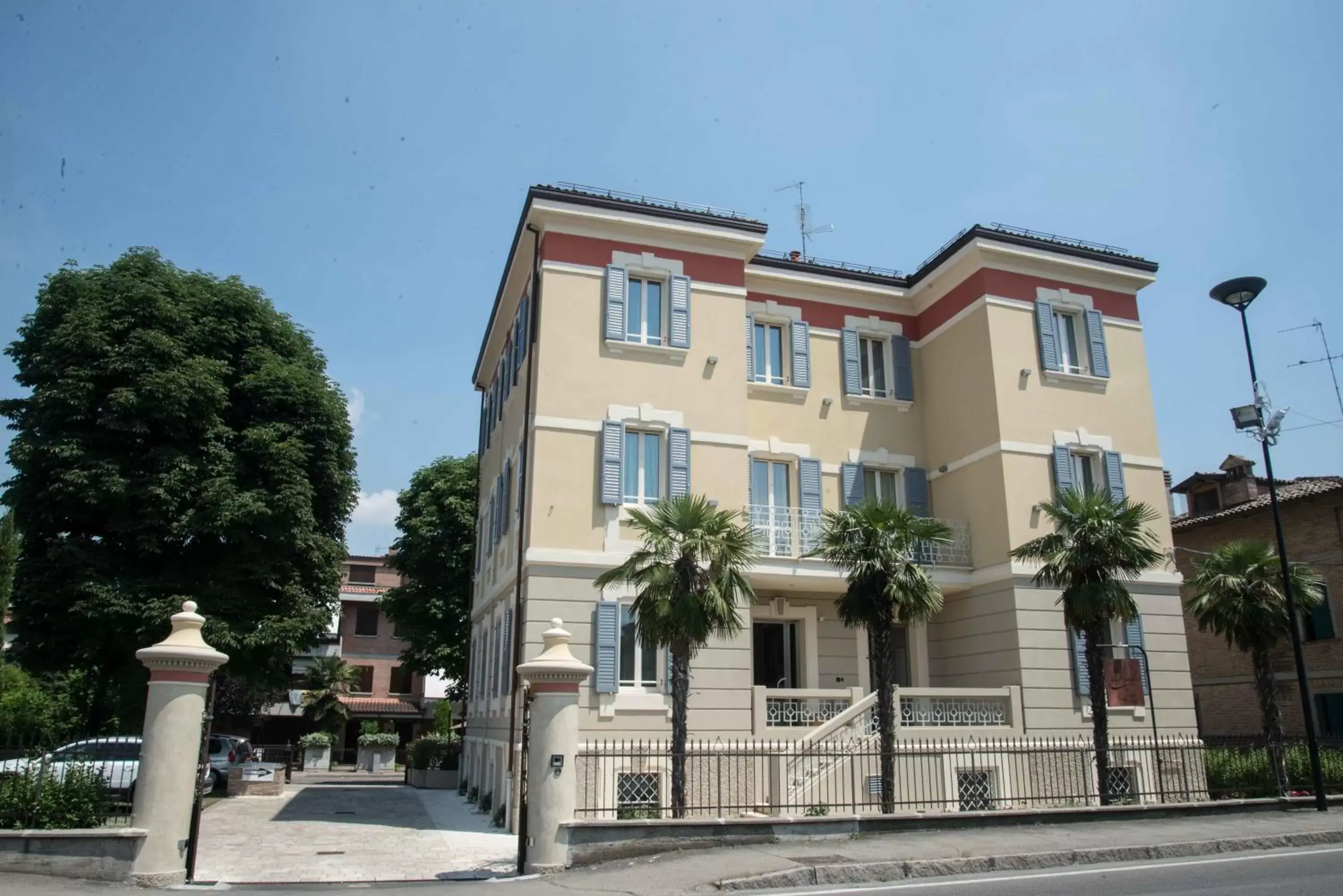 Facade/entrance, Property Building in Hotel Villa Maranello