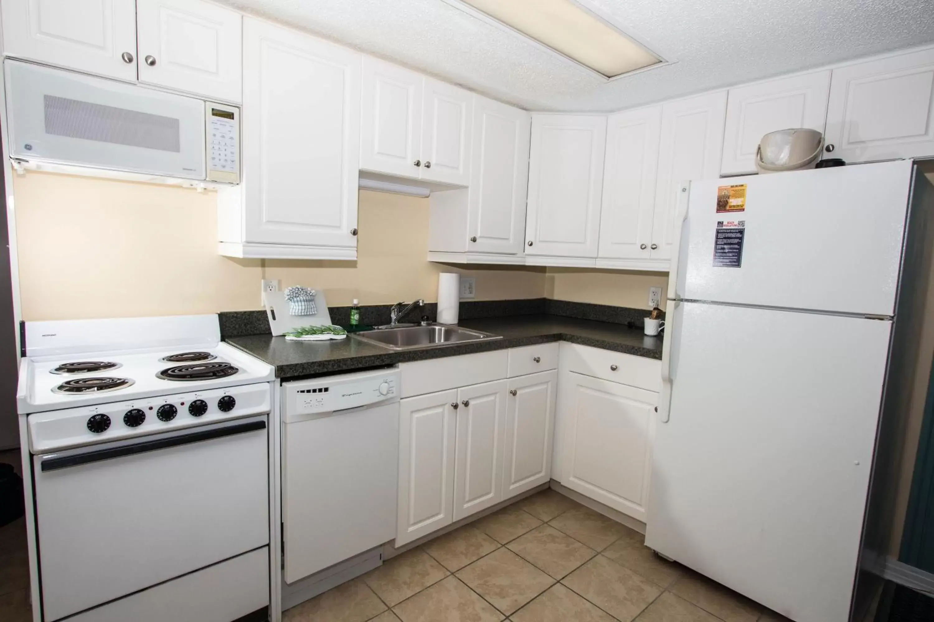 Kitchen or kitchenette, Kitchen/Kitchenette in Peppertree by the Sea by Capital Vacations