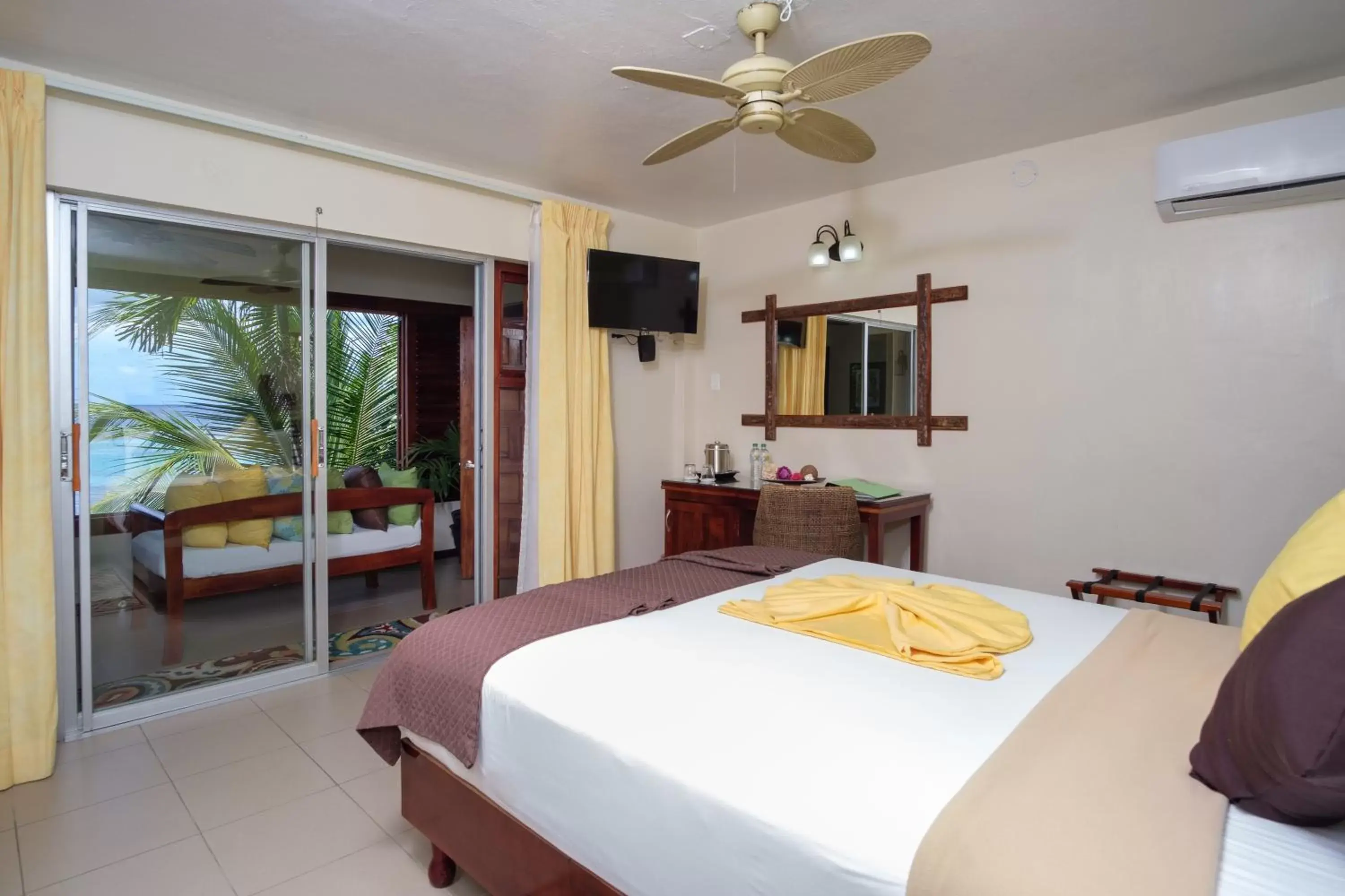 Bedroom in Hibiscus Lodge Hotel