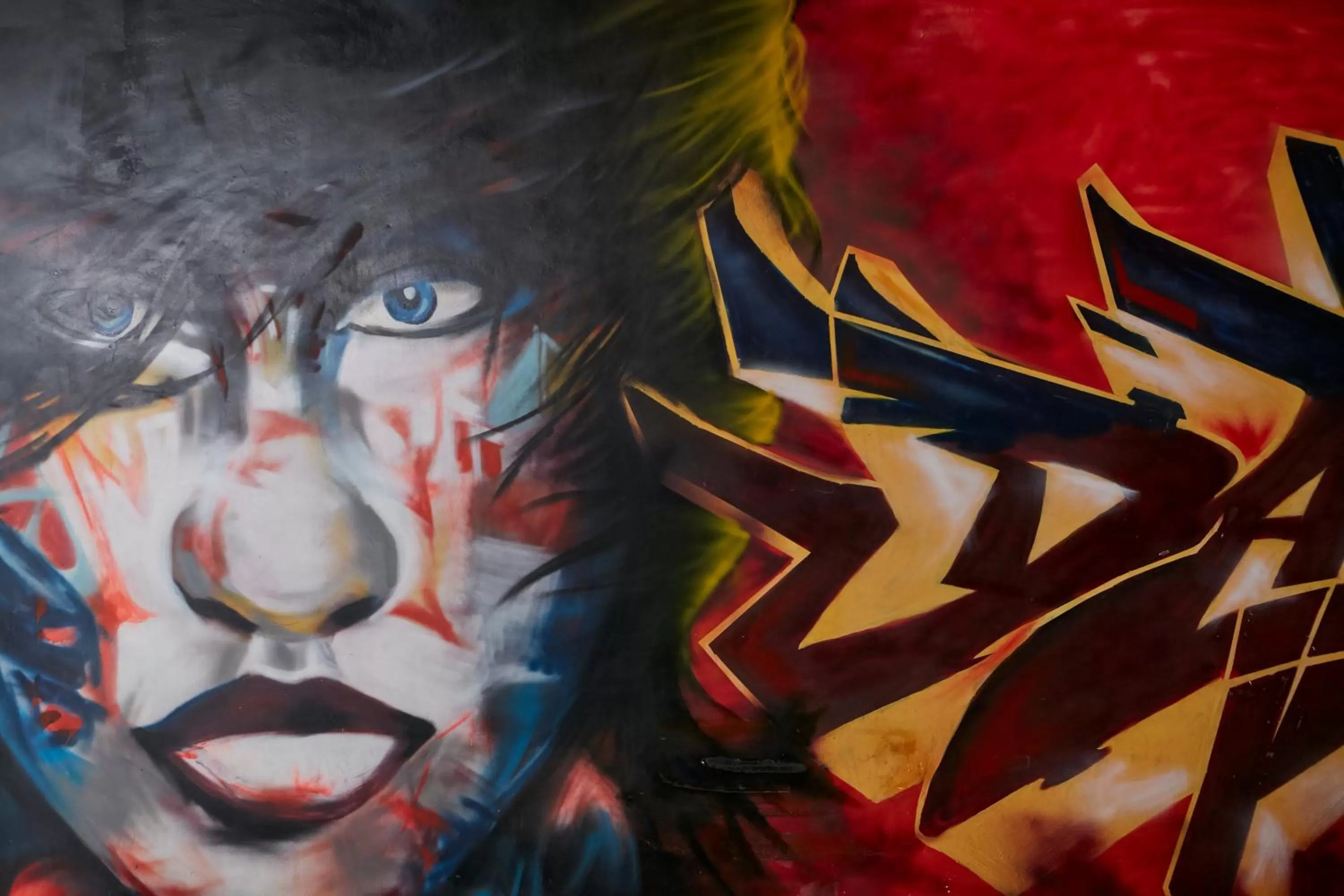 Decorative detail in Cinnamon Red Colombo