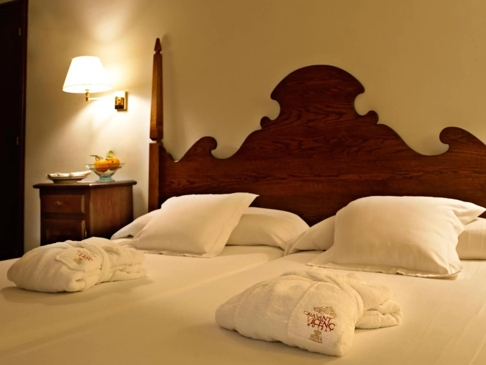Bed in Hotel Cala Sant Vicenç - Adults Only