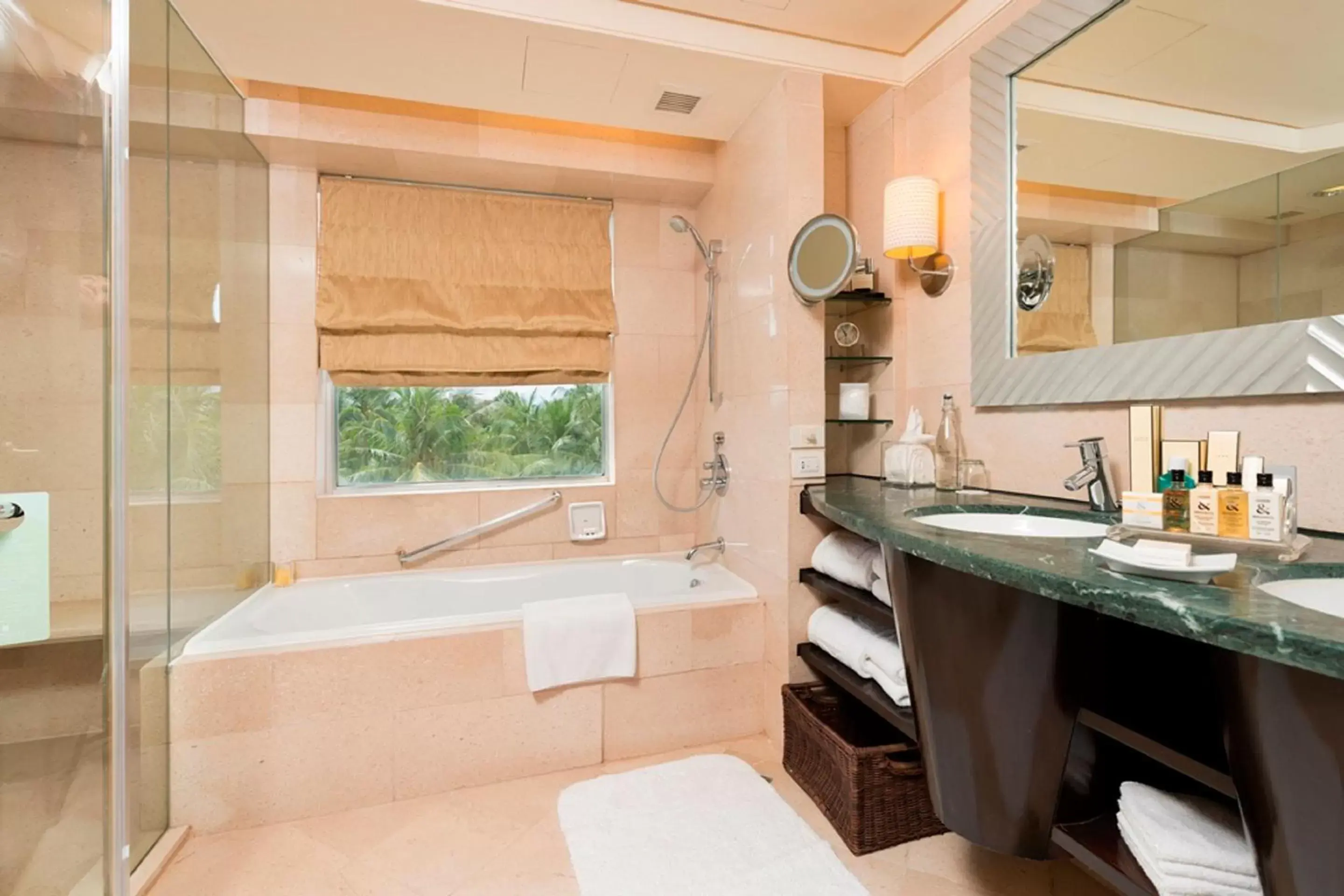 Shower, Bathroom in Shangri-La Mactan, Cebu