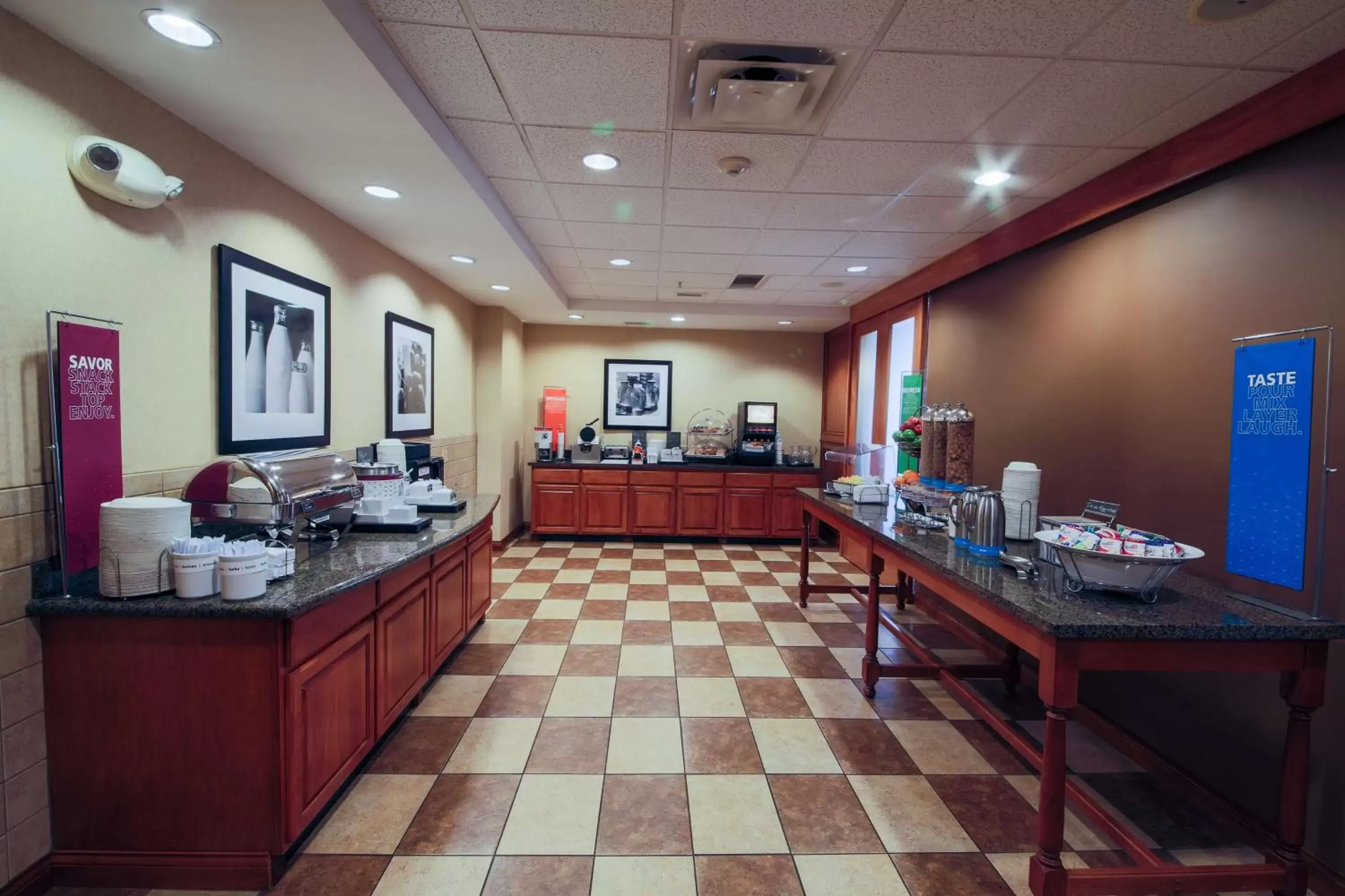 Restaurant/Places to Eat in Hampton Inn Waterloo