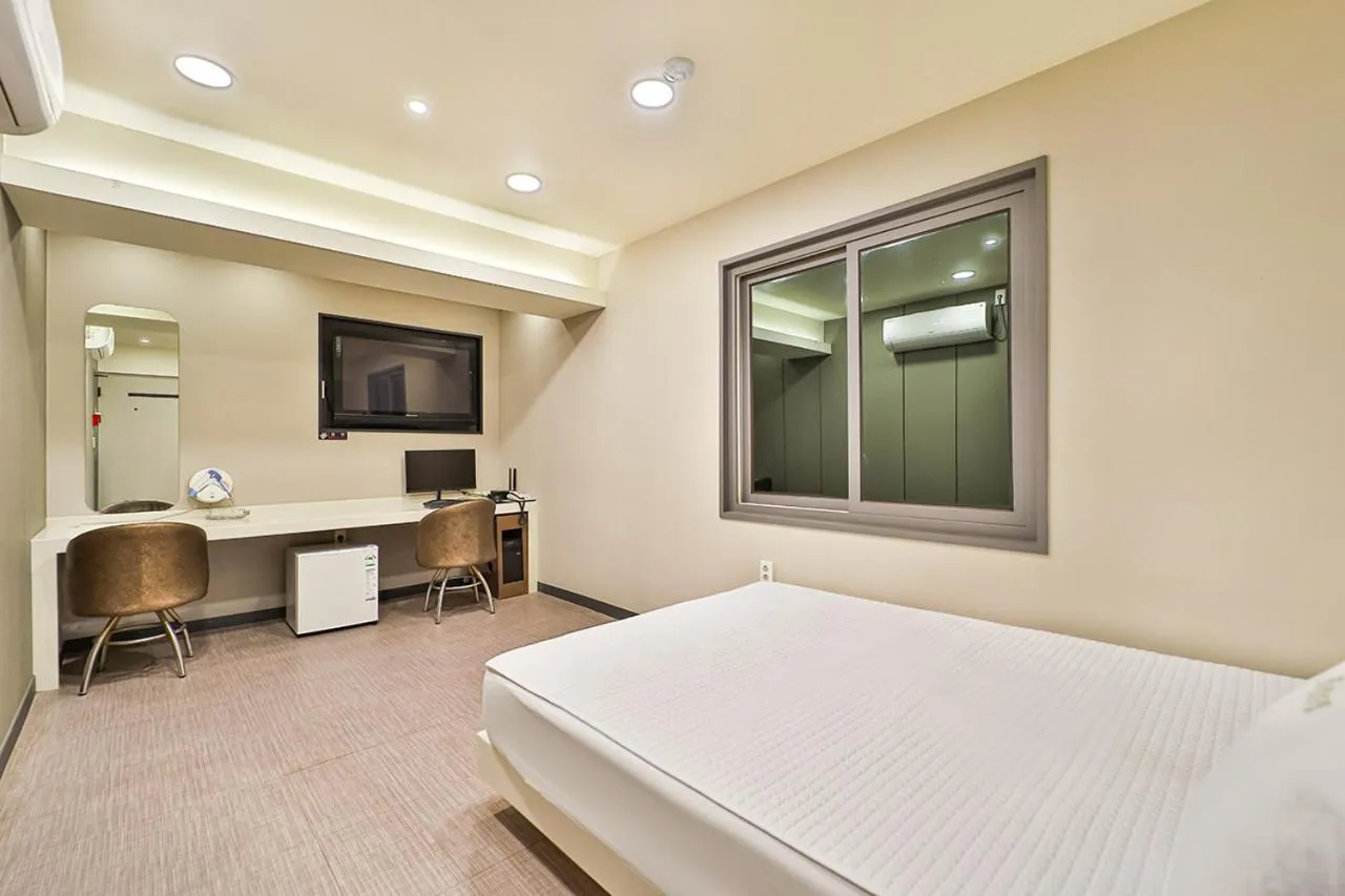 Bedroom, Bed in Top Motel Busan