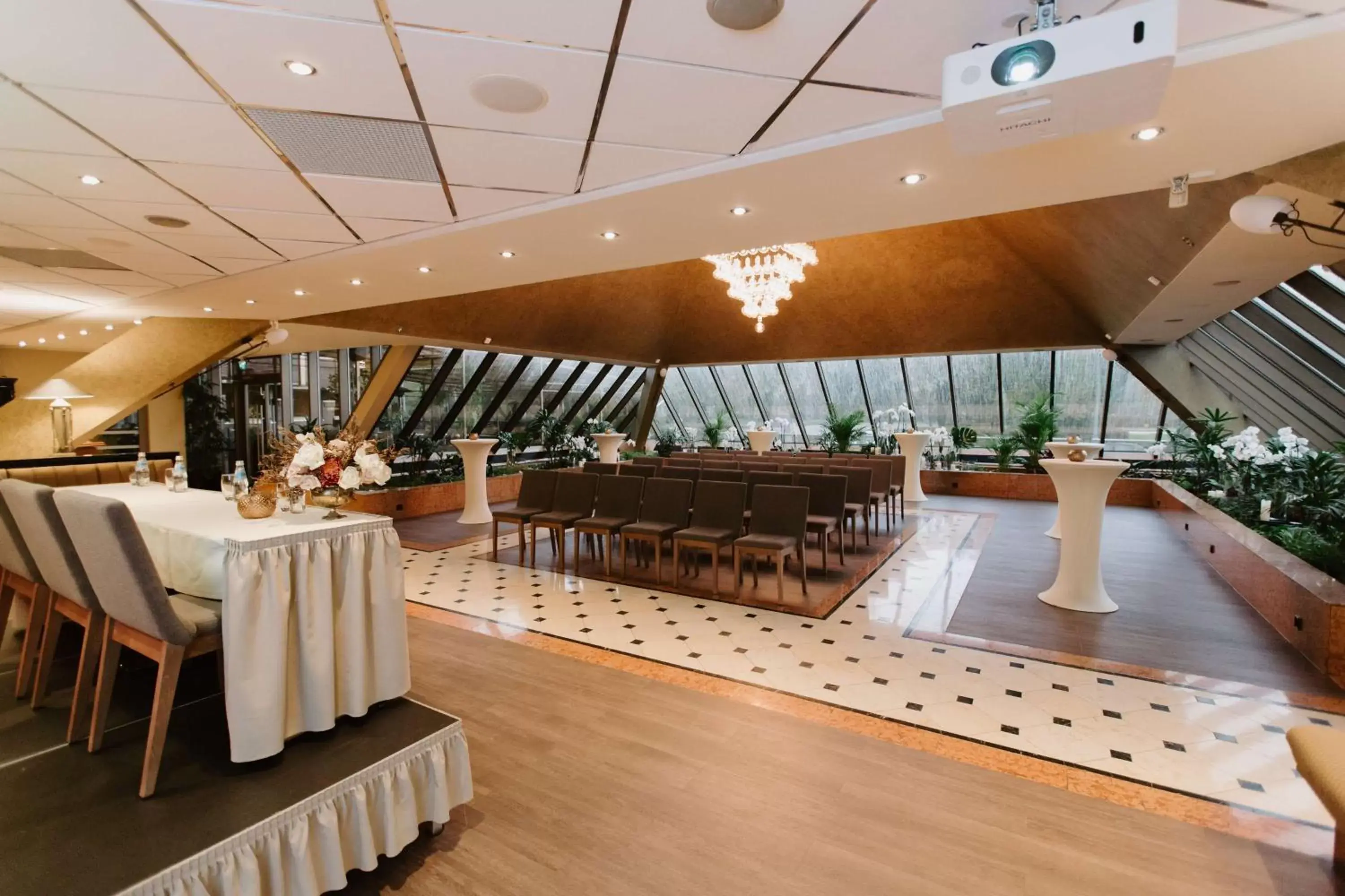 Business facilities, Restaurant/Places to Eat in Radisson Blu Ridzene Hotel, Riga