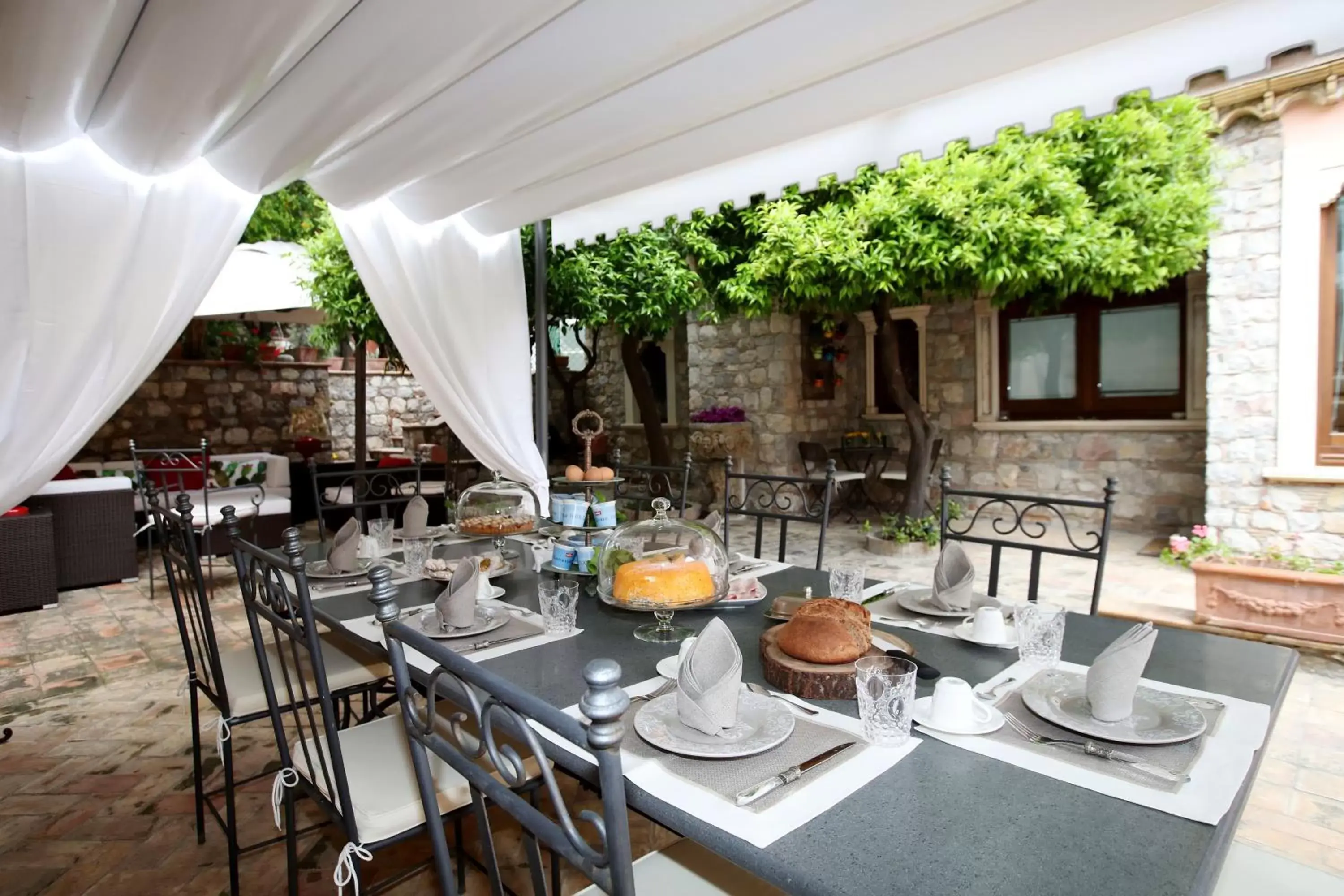 Garden, Restaurant/Places to Eat in Relais 147 - Luxury b&b