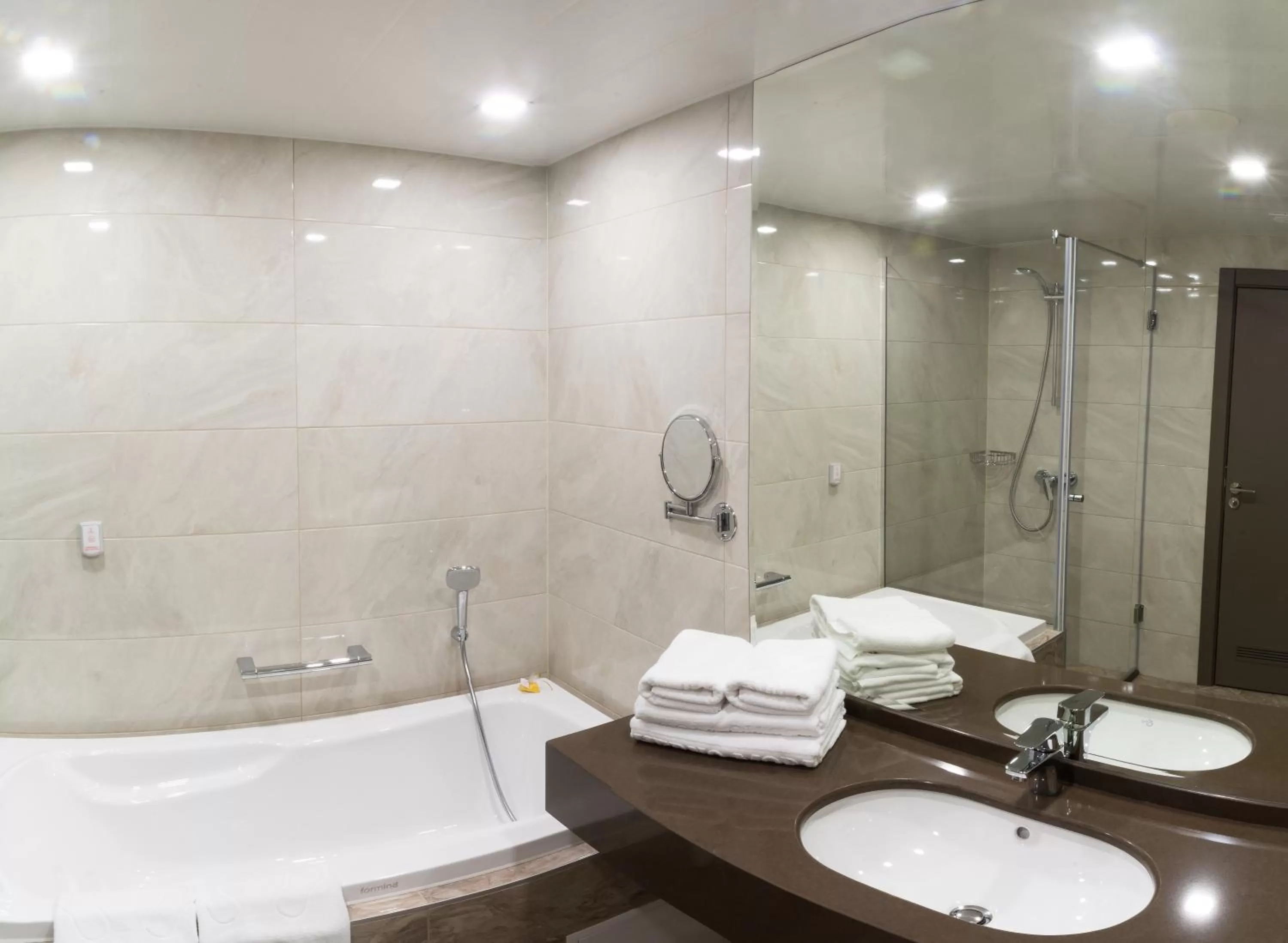 Shower in Hotel Cherno More