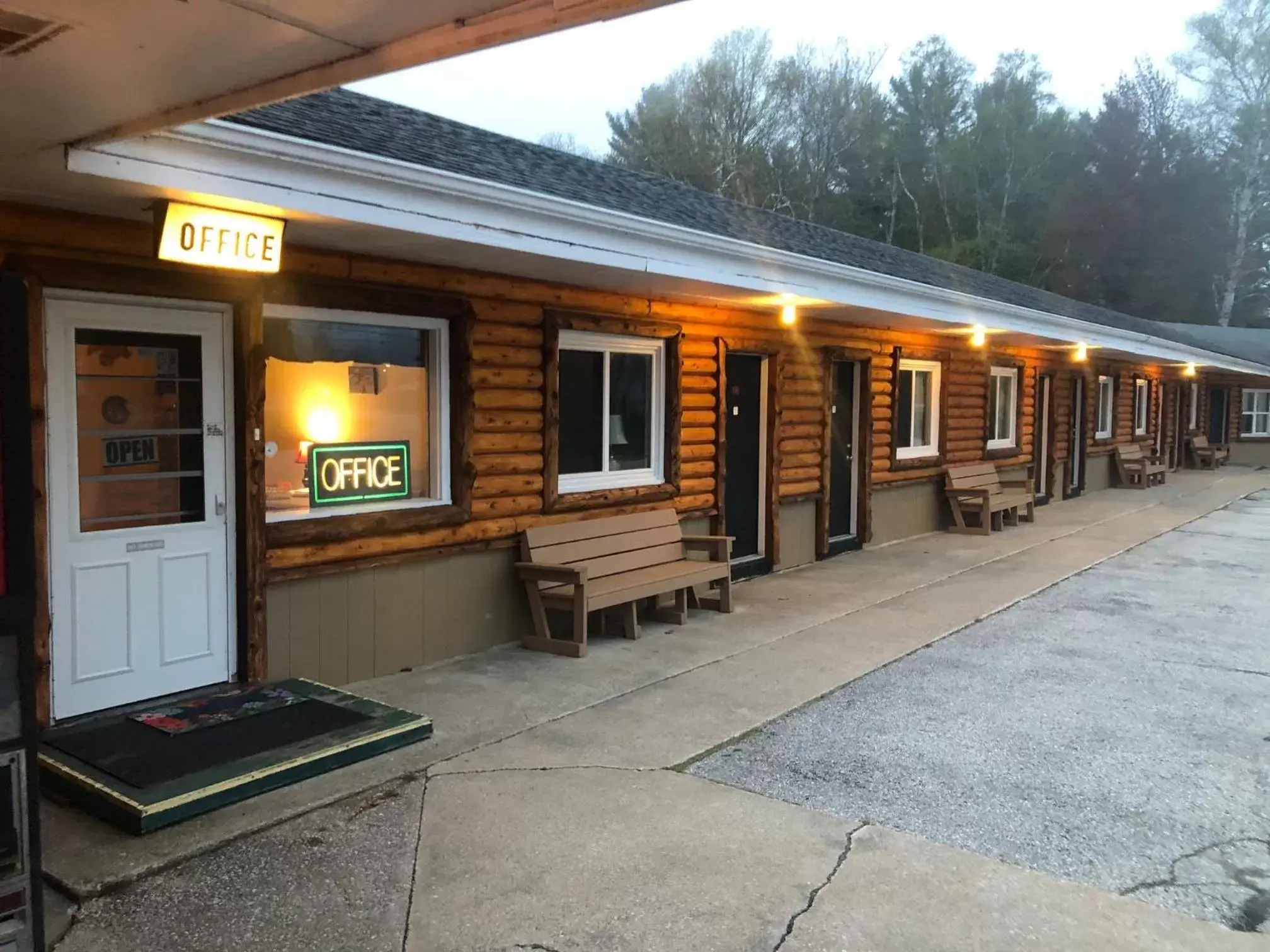 Facade/entrance in Holiday Motel