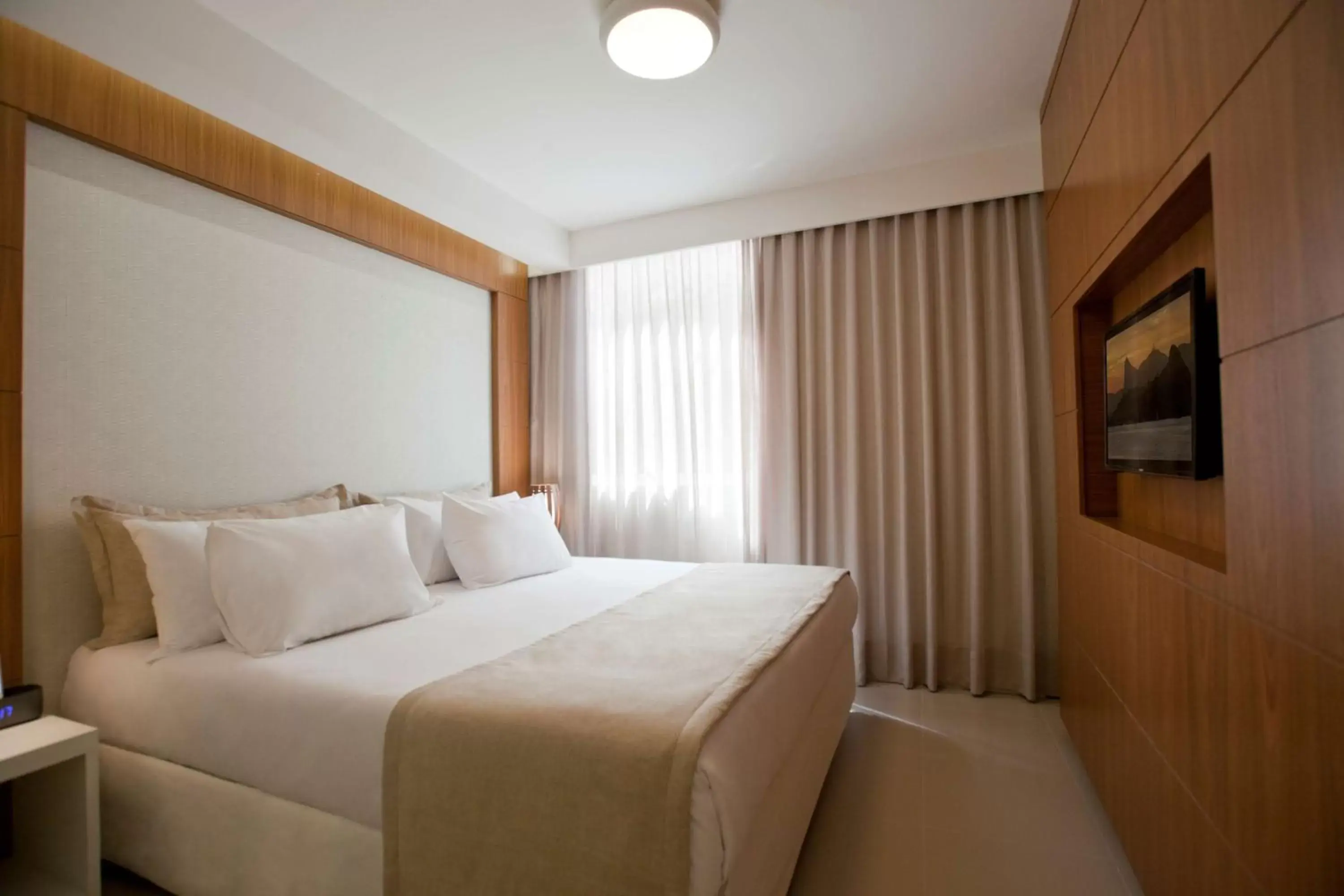 Photo of the whole room, Bed in Matiz Niterói Design Hotel