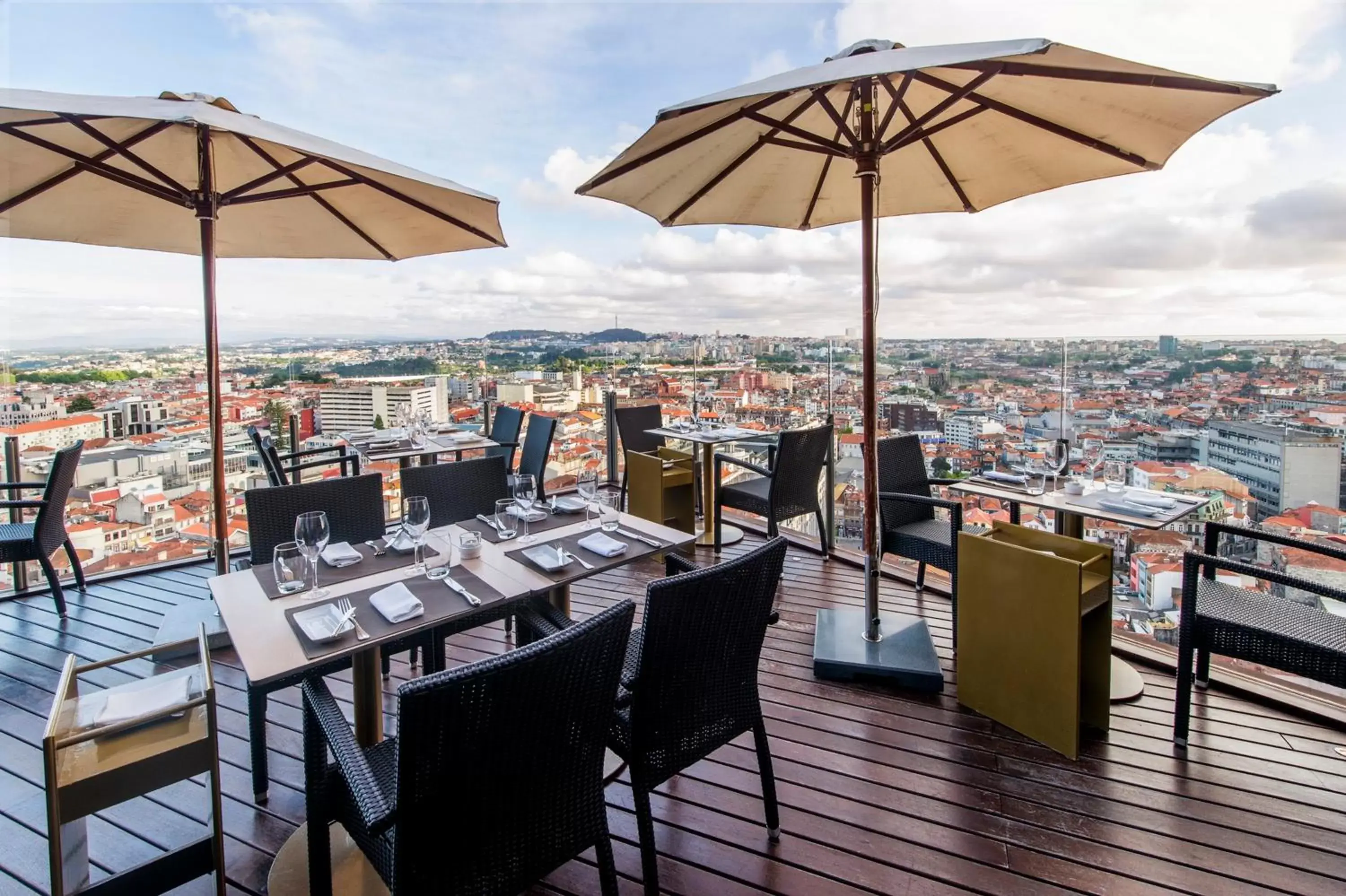 City view, Restaurant/Places to Eat in Hotel Dom Henrique - Downtown