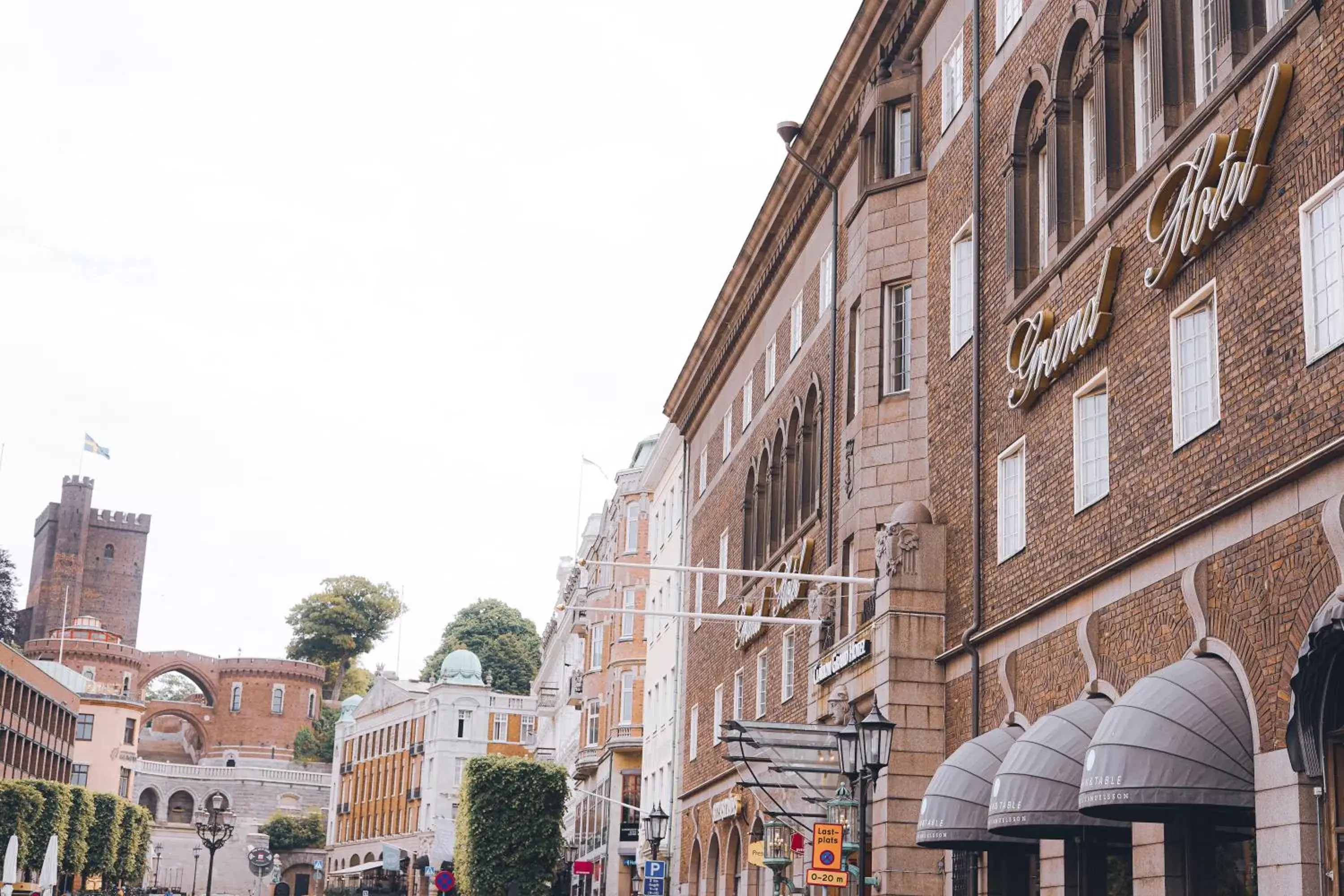 Property building, Neighborhood in Clarion Grand Hotel