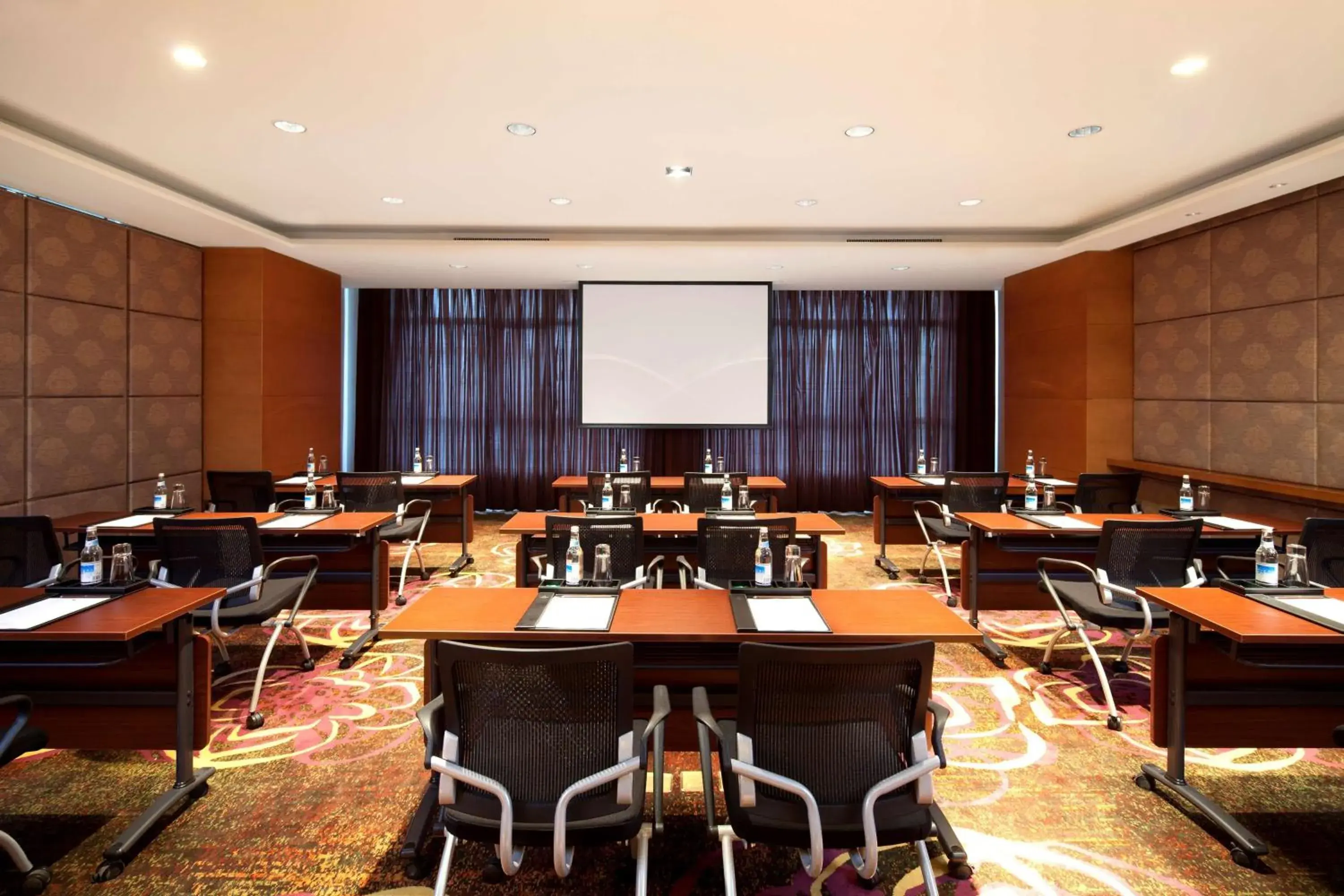 Meeting/conference room in DoubleTree By Hilton Shenyang Hotel