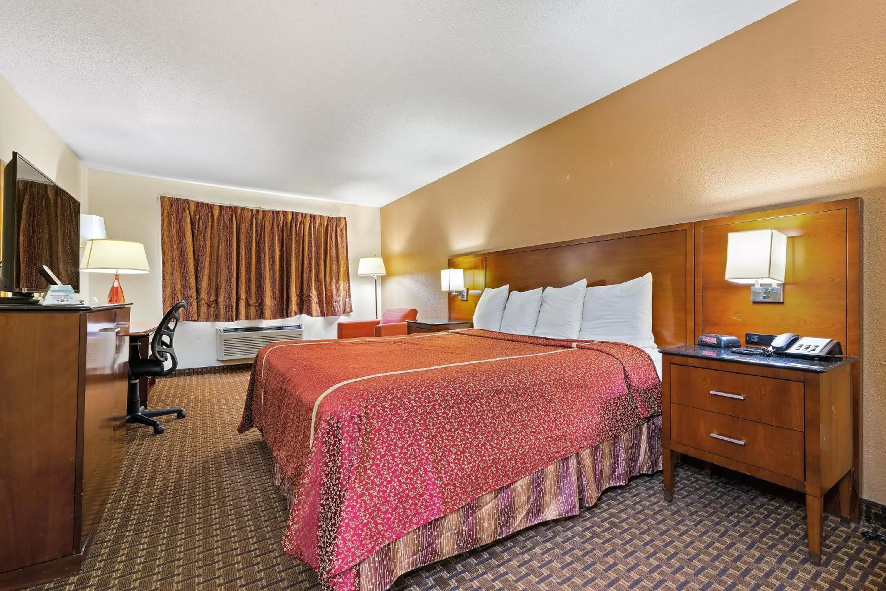 Bedroom, Bed in Geneva Motel