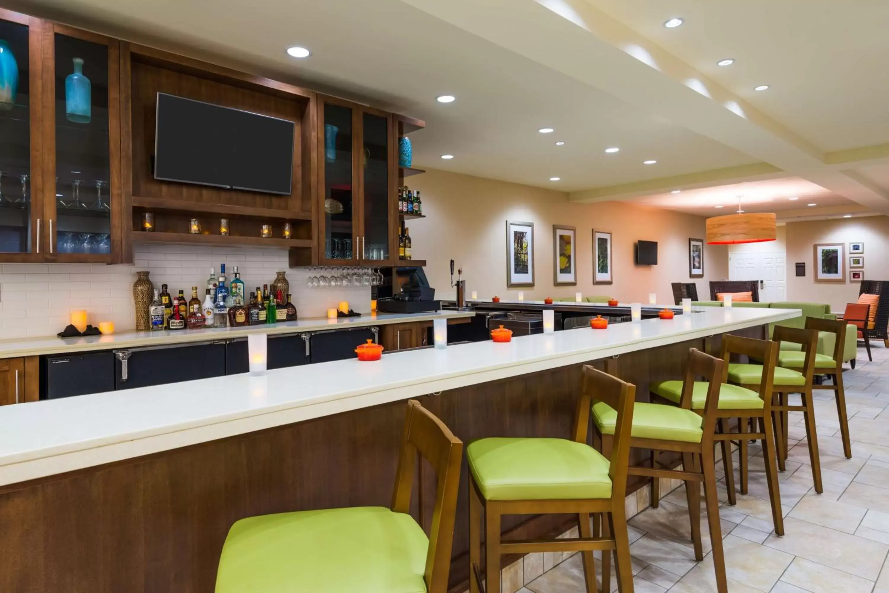 Lounge or bar, Restaurant/Places to Eat in Hilton Garden Inn Wayne