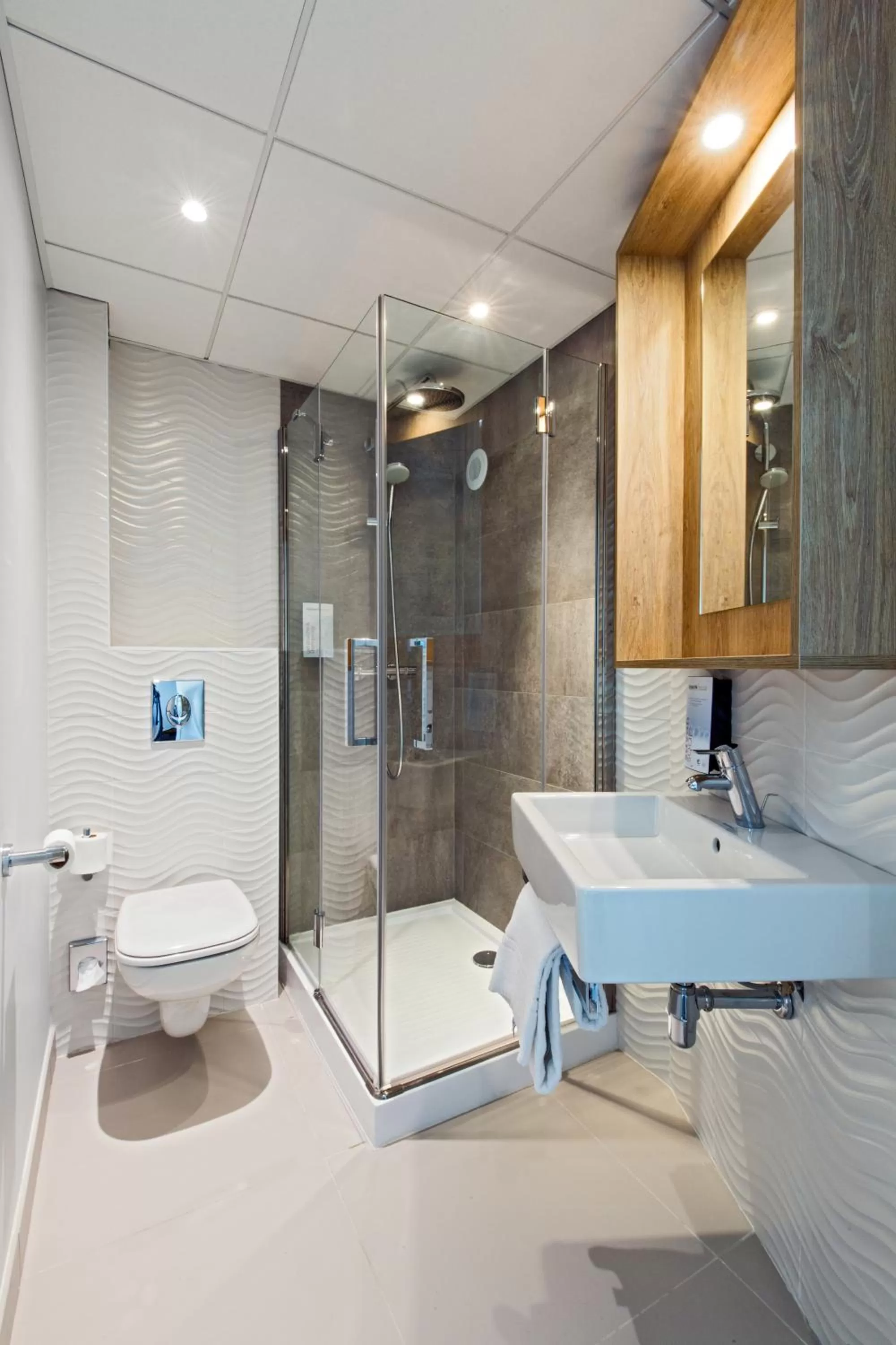 Bathroom in Campanile Rennes Centre - Gare